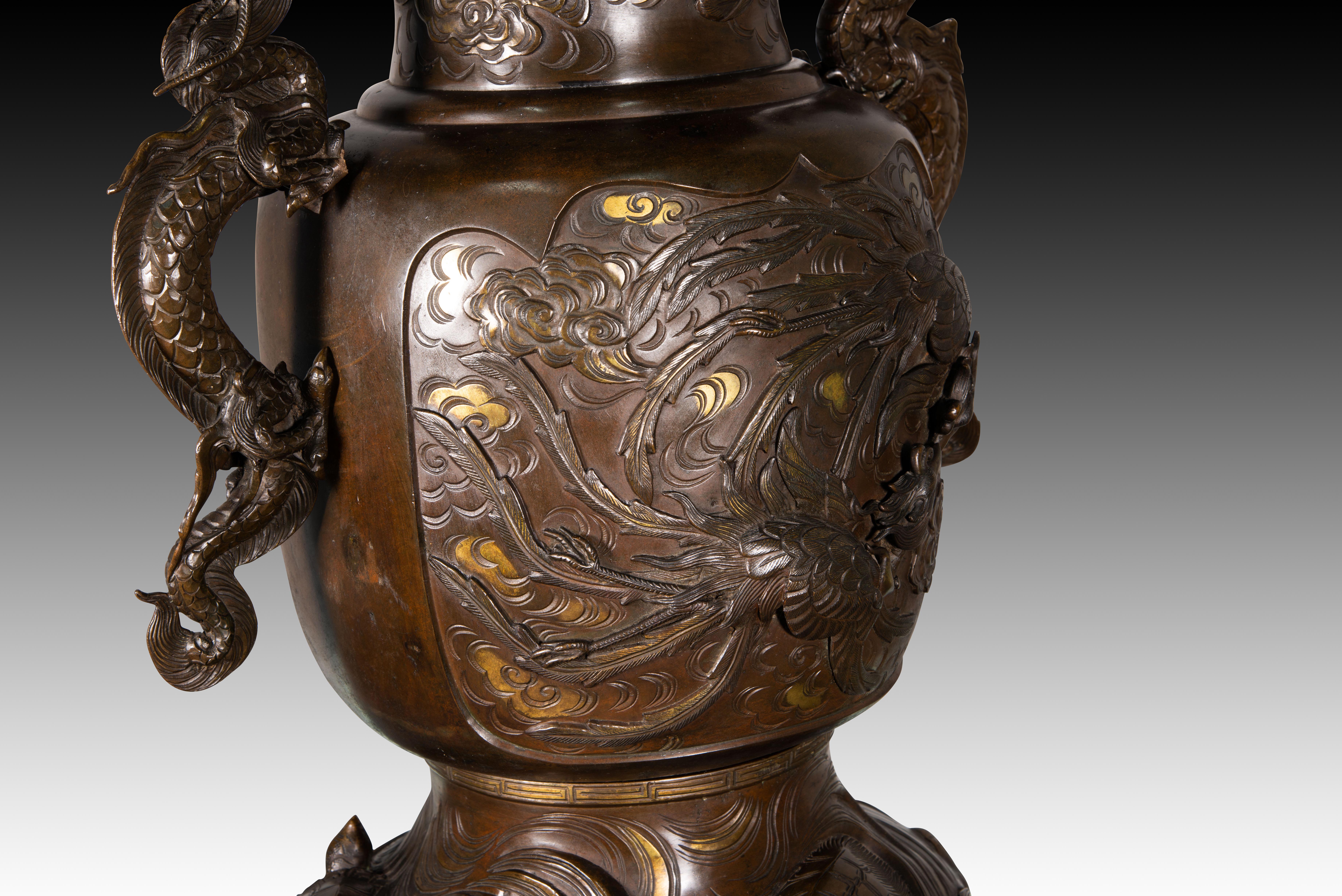 Pair of vases with bases with elephant heads. Bronze, wood, etc. 19th c. etc. 7