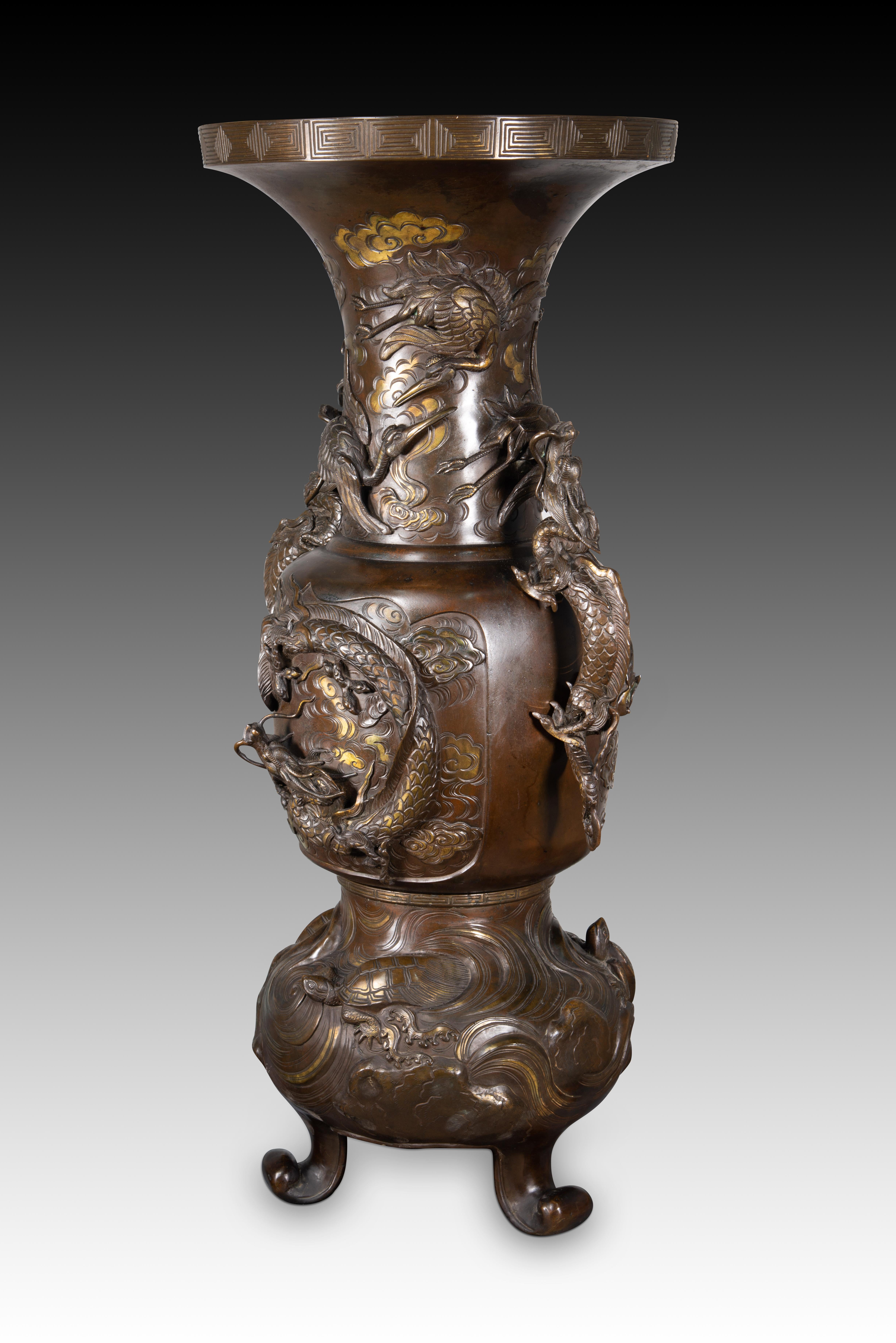 Pair of vases with bases with elephant heads. Bronze, wood, etc. 19th c. etc. 13
