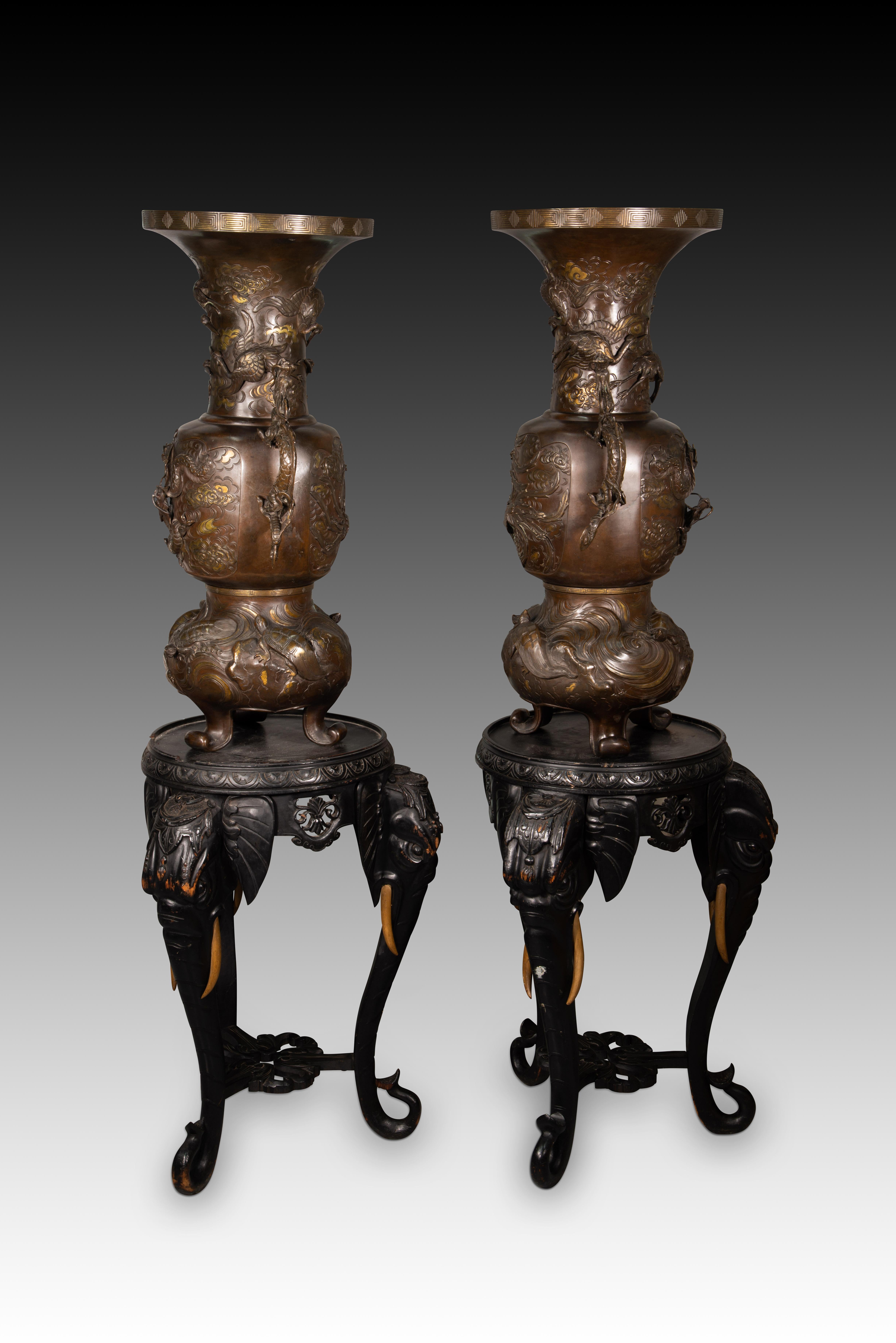 Asian Pair of vases with bases with elephant heads. Bronze, wood, etc. 19th c. etc.
