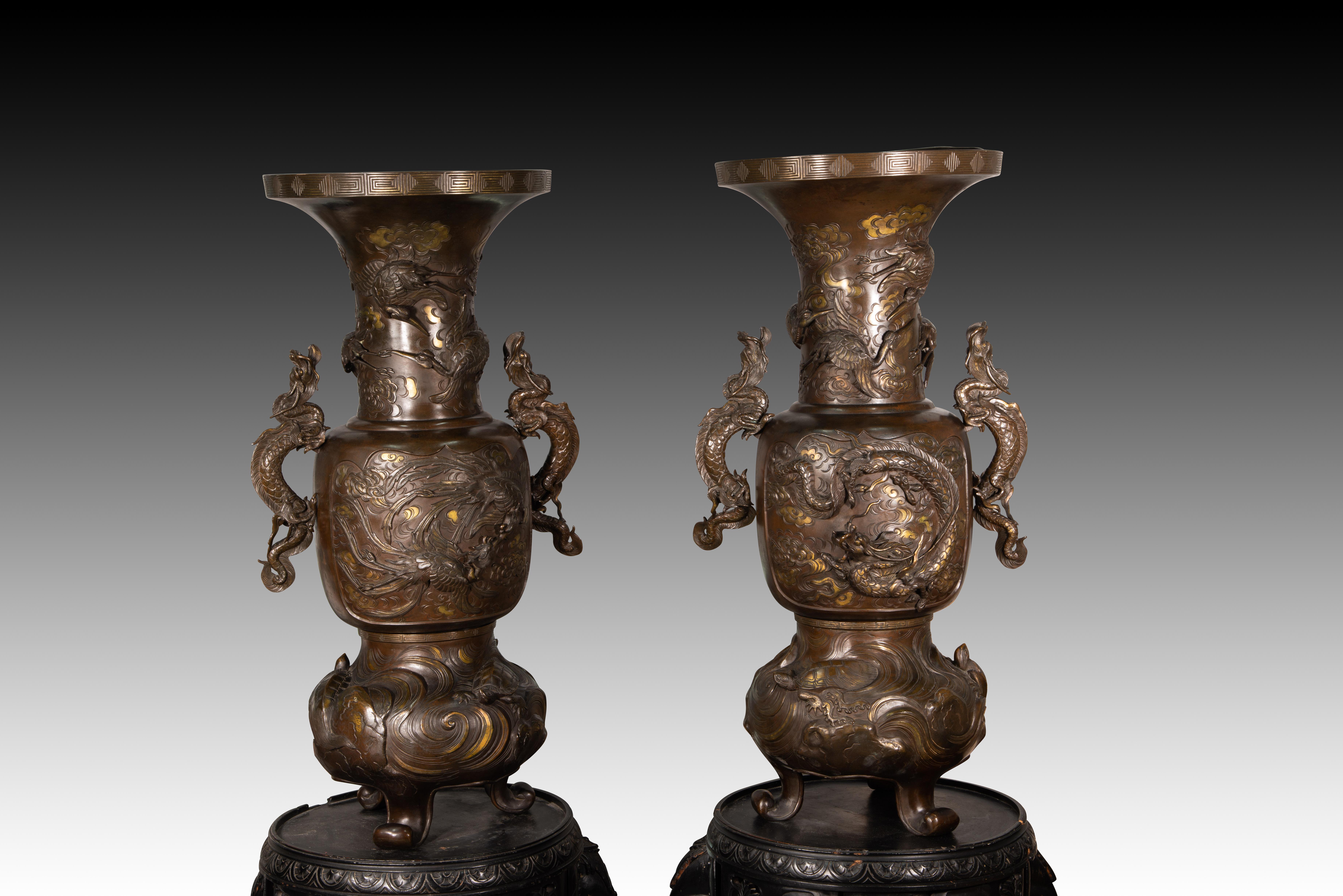 Pair of vases with bases with elephant heads. Bronze, wood, etc. 19th c. etc. In Fair Condition In Madrid, ES