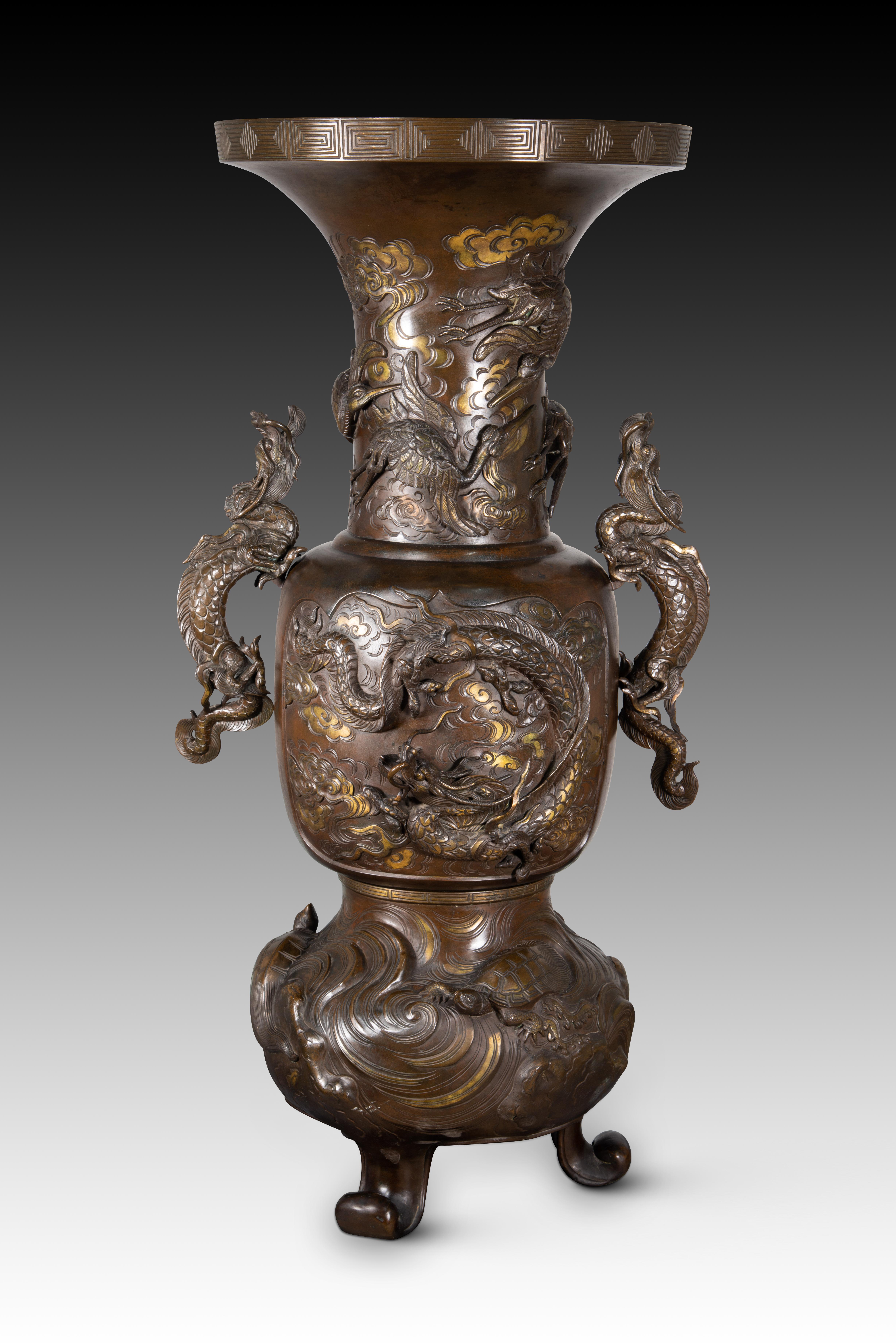 Pair of vases with bases with elephant heads. Bronze, wood, etc. 19th c. etc. 1