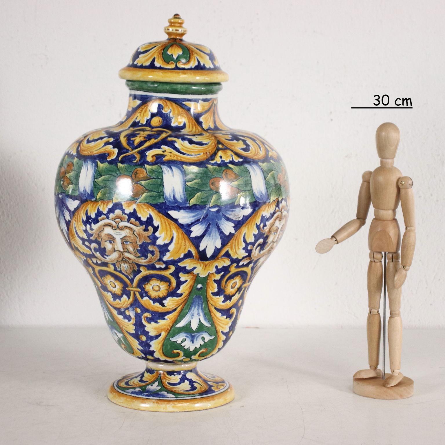 Pair of vases with polychrome majolica lids in Neo-Renaissance style with decorations with leafy scrolls, masks and plant motifs.
