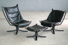 Pair of Vatne Falcon Lounge Chairs with Ottoman in Black Leather and Red Piping