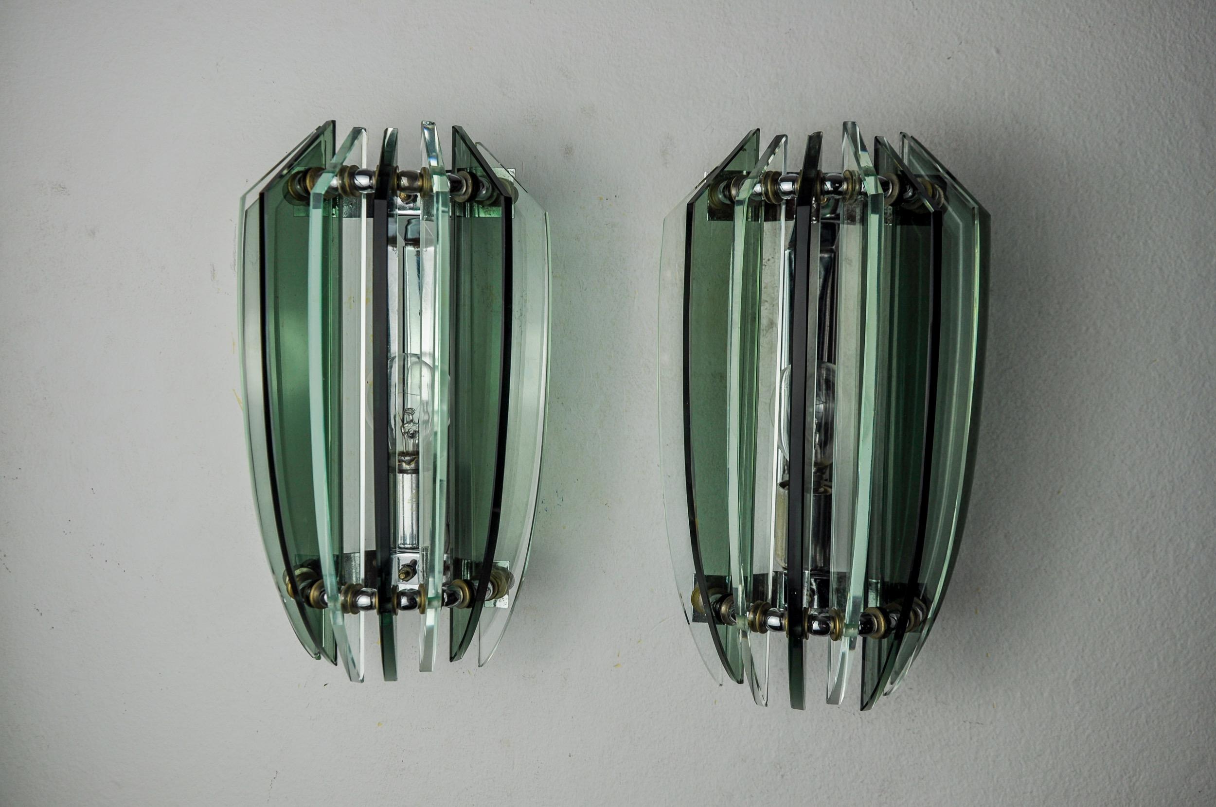 Hollywood Regency Pair of veca bicolor wall lamps, green murano glass, italy 1970 For Sale