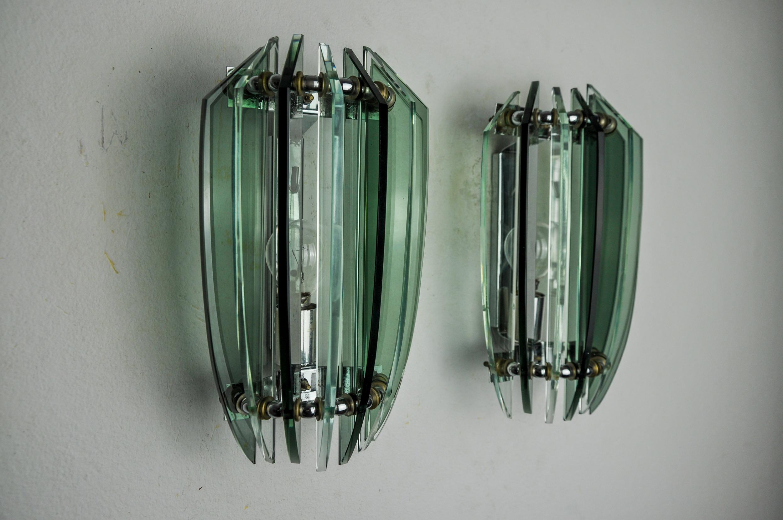 Italian Pair of veca bicolor wall lamps, green murano glass, italy 1970 For Sale