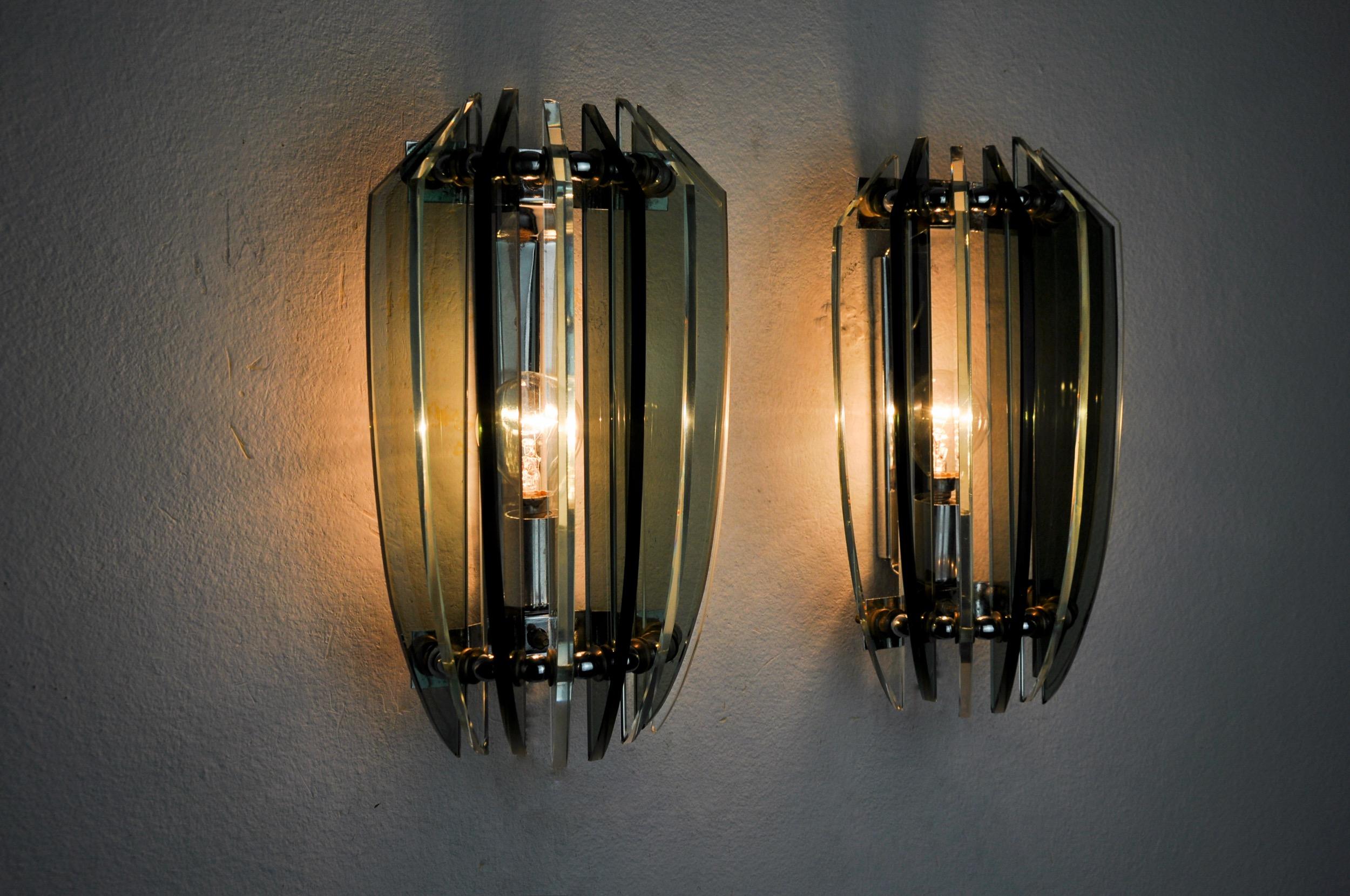 Mid-20th Century Pair of veca bicolor wall lamps, green murano glass, italy 1970 For Sale