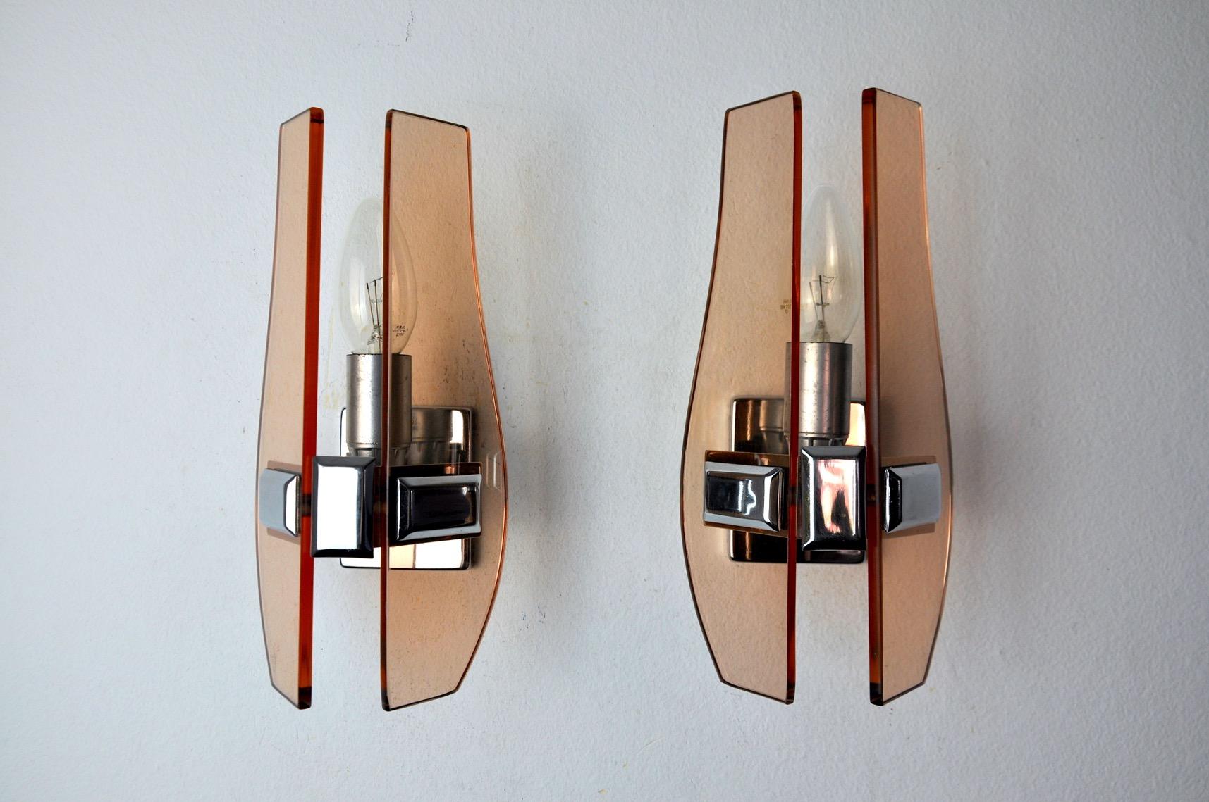 Very nice pair of veca sconces designed and produced in italy in the 1960s. Sconces made up of rose-cut murano glass plates and a chrome structure. Unique object that will illuminate wonderfully and bring a real design touch to your interior.