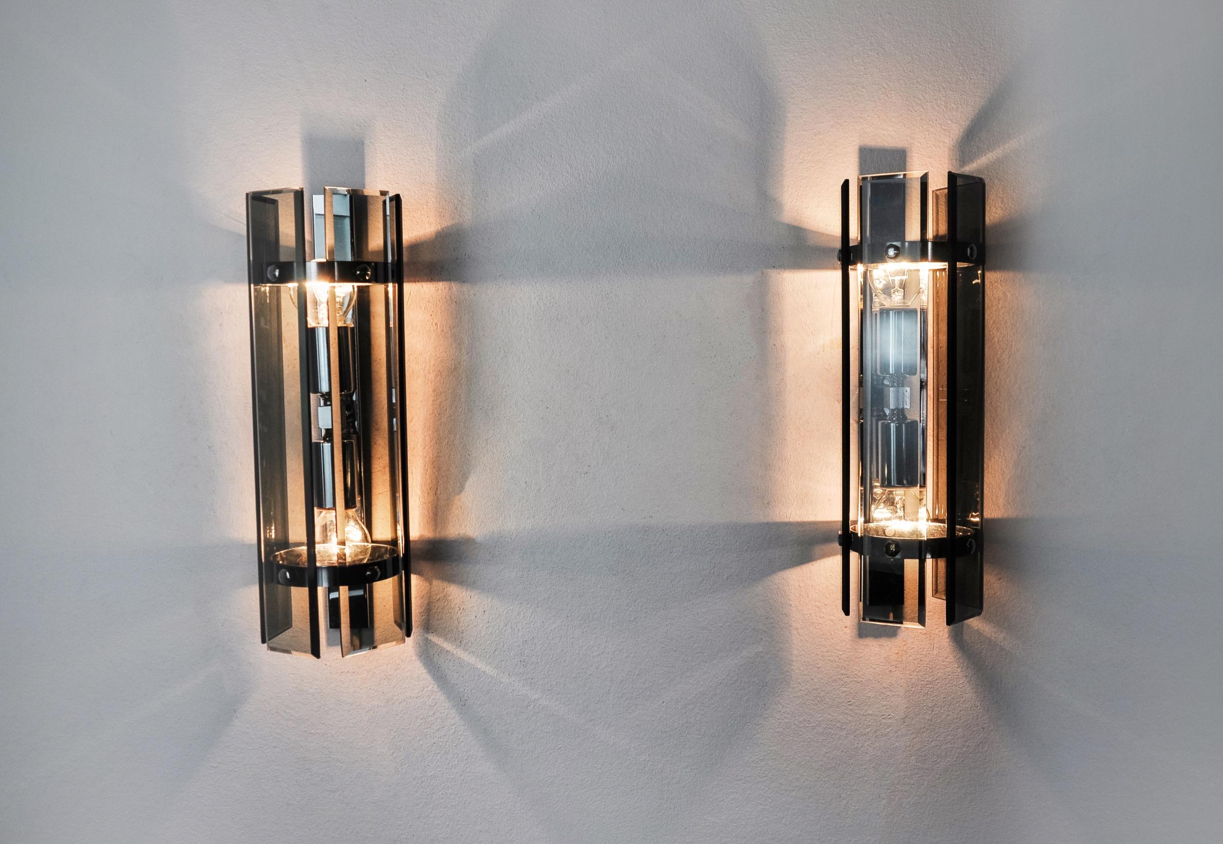 Very nice pair of veca wall lamps produced in Italy in the 70s.

Wall lamps are composed of black beveled glass plates and a chrome structure.

Unique objects that will illuminate wonderfully and bring a real design touch to your