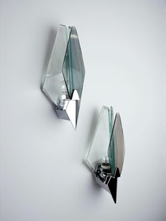 Pareja de apliques Veca, cristal tallado azul murano y lucita negra, Italia, Circa 1970's