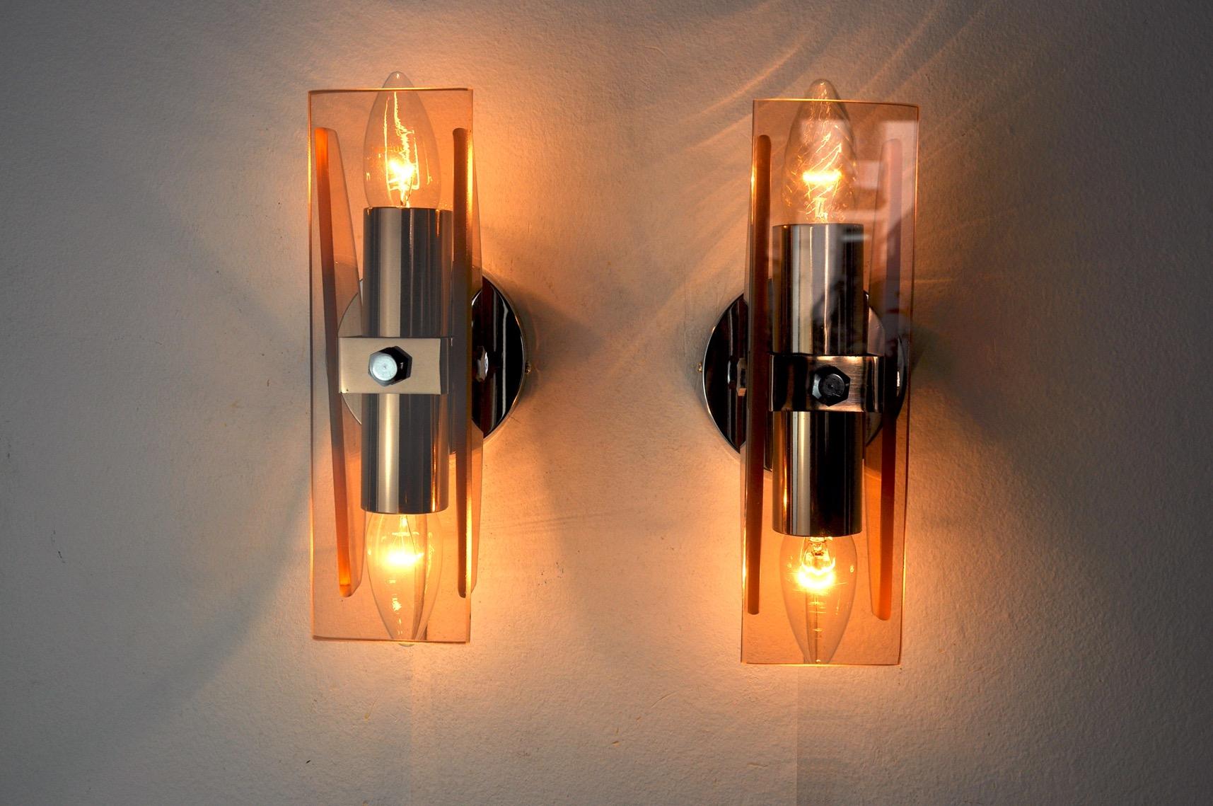 Pair of Veca Wall Lamps in Pink Murano Glass, Italy, 1970 In Good Condition For Sale In BARCELONA, ES