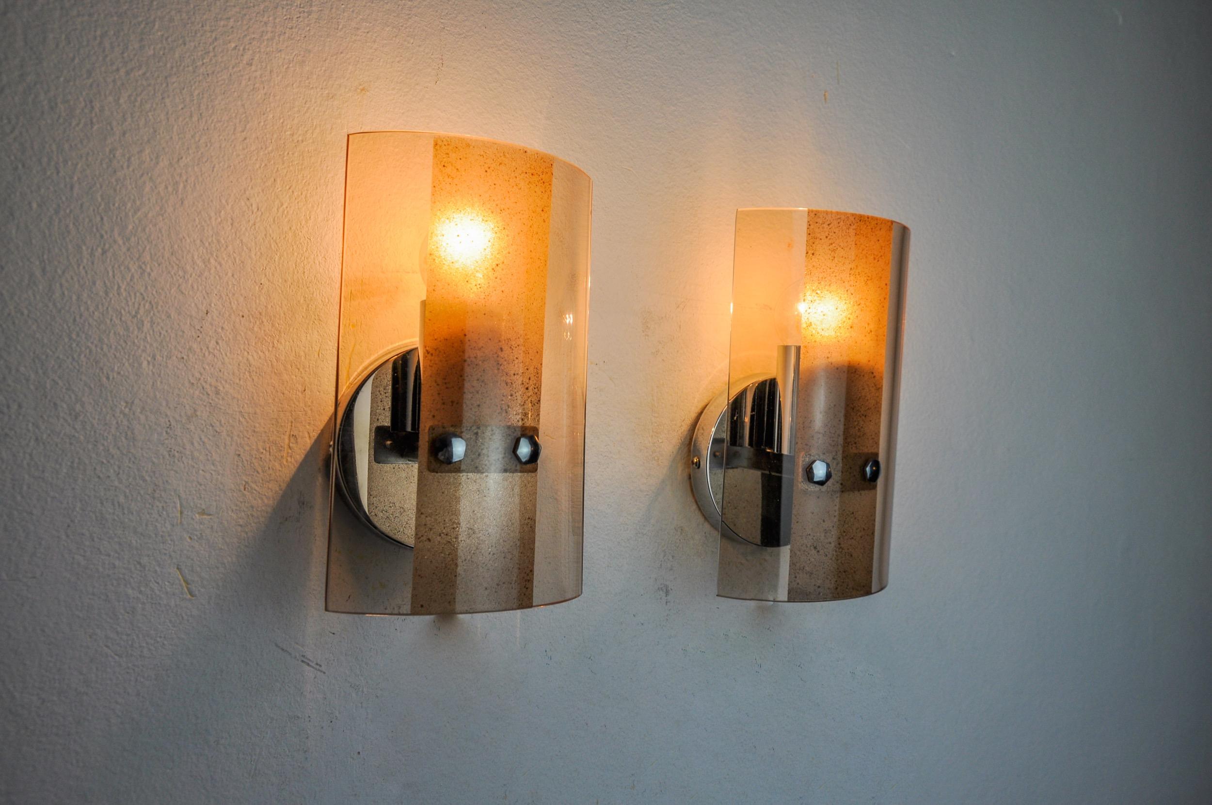 Late 20th Century Pair of veca wall lamps, pink murano glass, italy 1970 For Sale