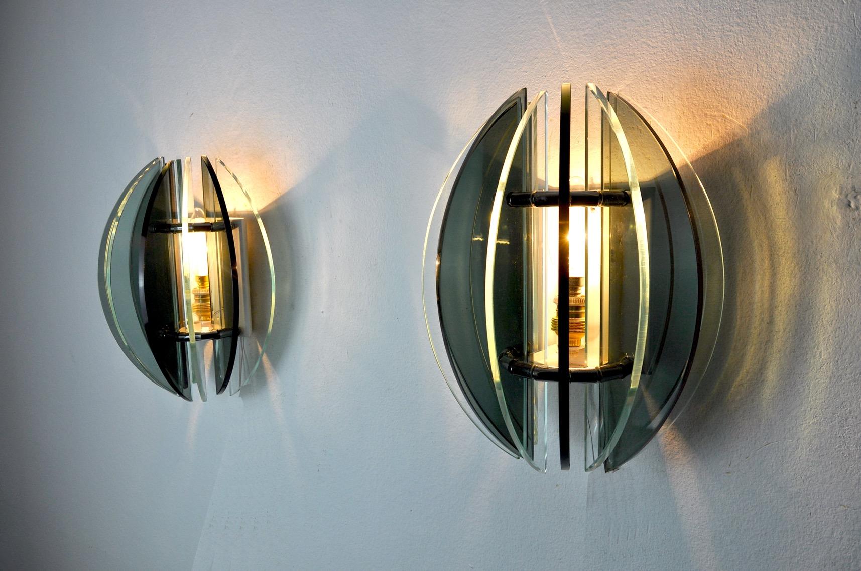 Very nice pair of veca wall lamps produced in italy in the 70s.

Wall lamps composed of black and green two-tone crystals in murano glass.

Unique object that will illuminate wonderfully and bring a real design touch to your