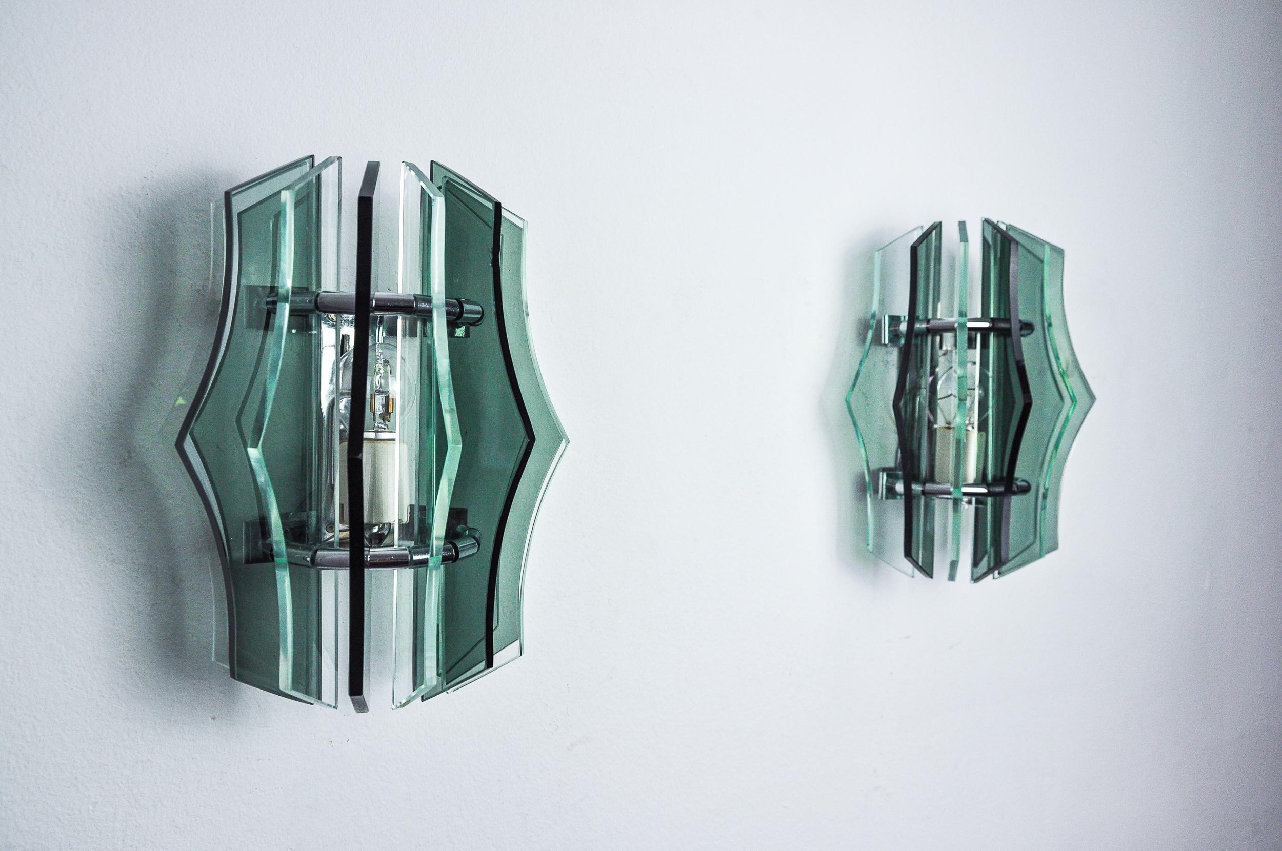 Pair of Veca wall lights, green Murano glass, Italy 1970 In Good Condition For Sale In BARCELONA, ES