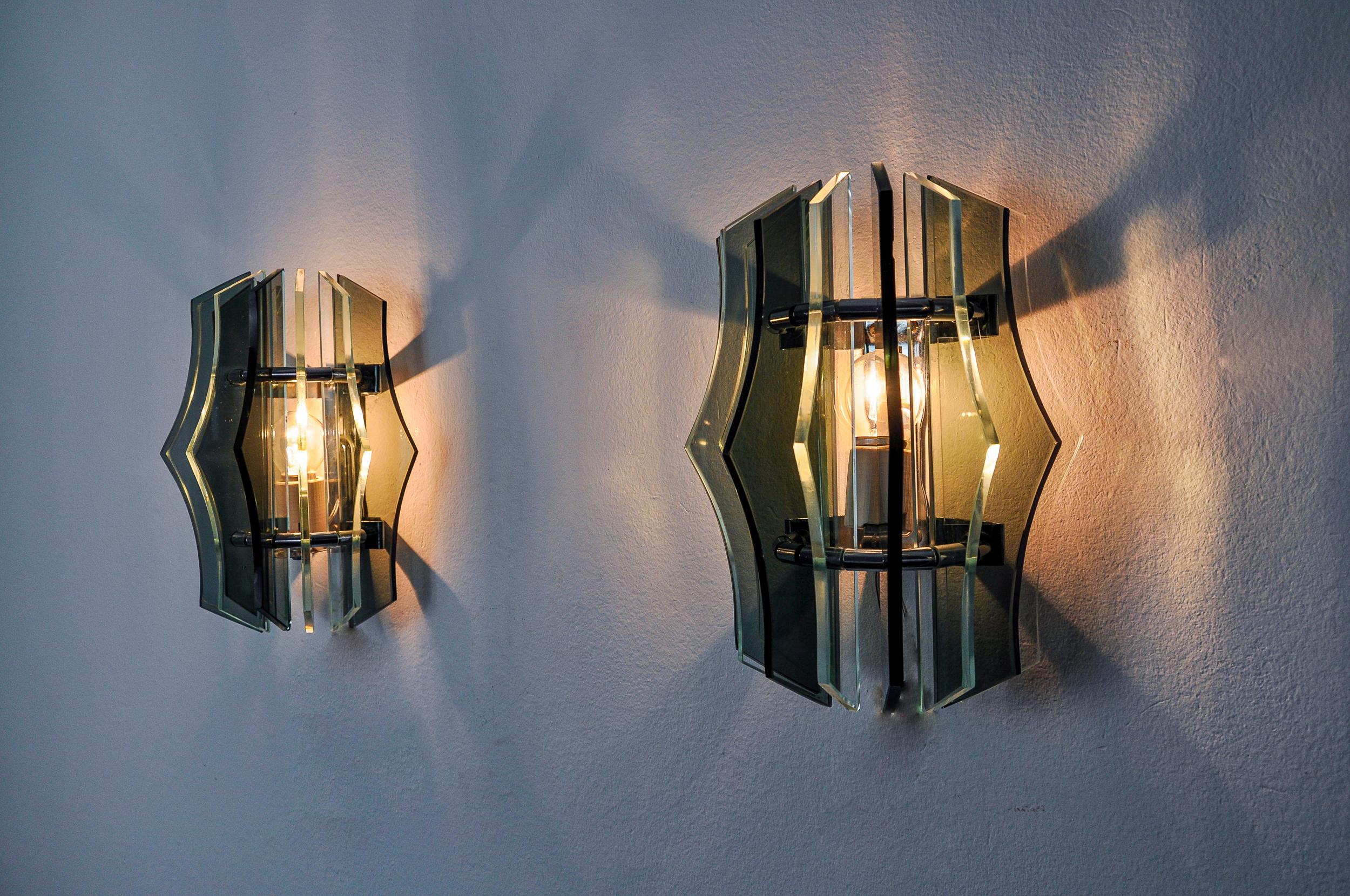 Crystal Pair of Veca wall lights, green Murano glass, Italy 1970 For Sale