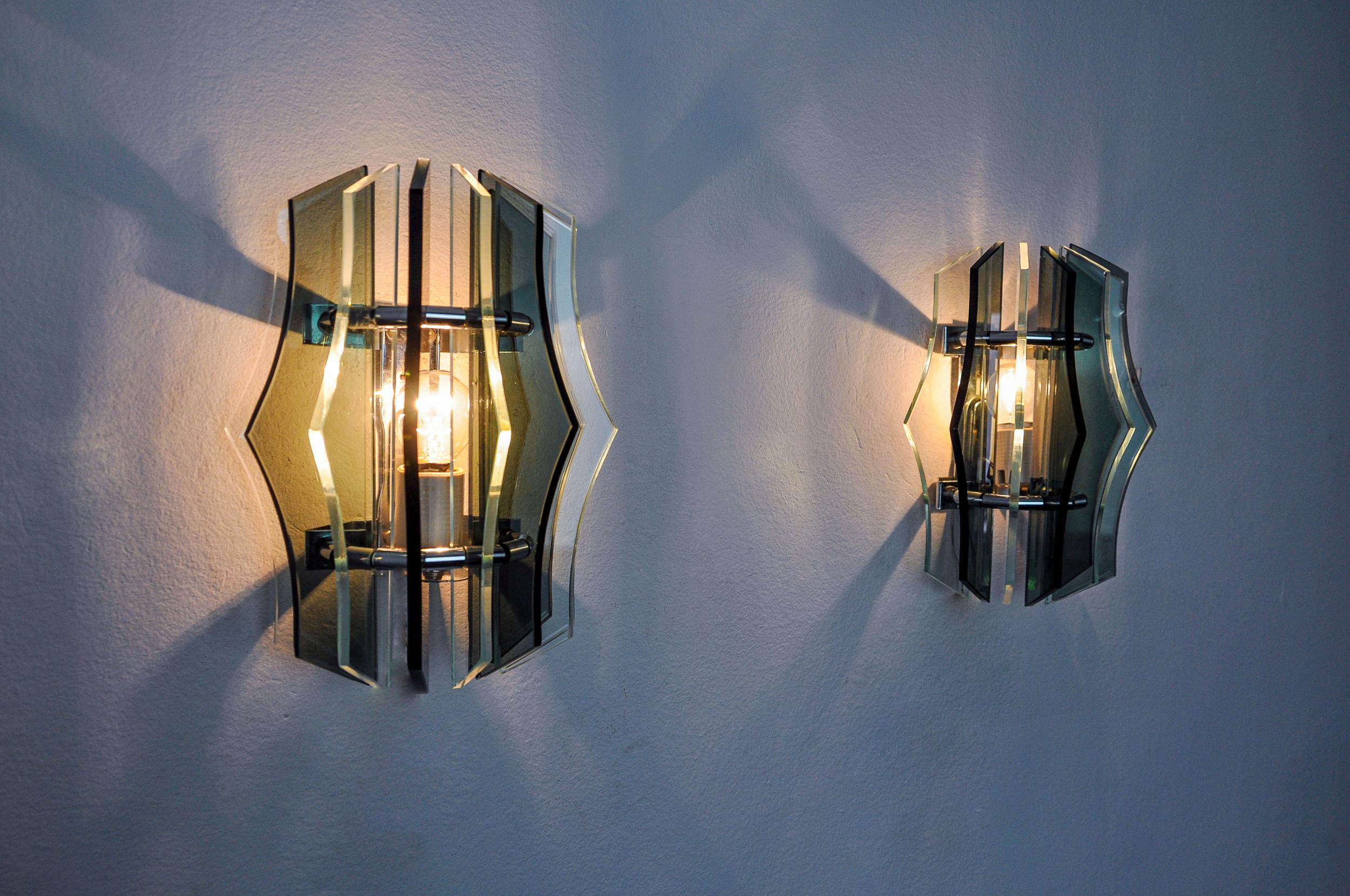 Pair of Veca wall lights, green Murano glass, Italy 1970 For Sale 1