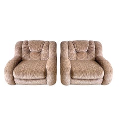 Pareja de sillones "Velázquez" en chenilla camel de Mimo Padova, Italia, años 70