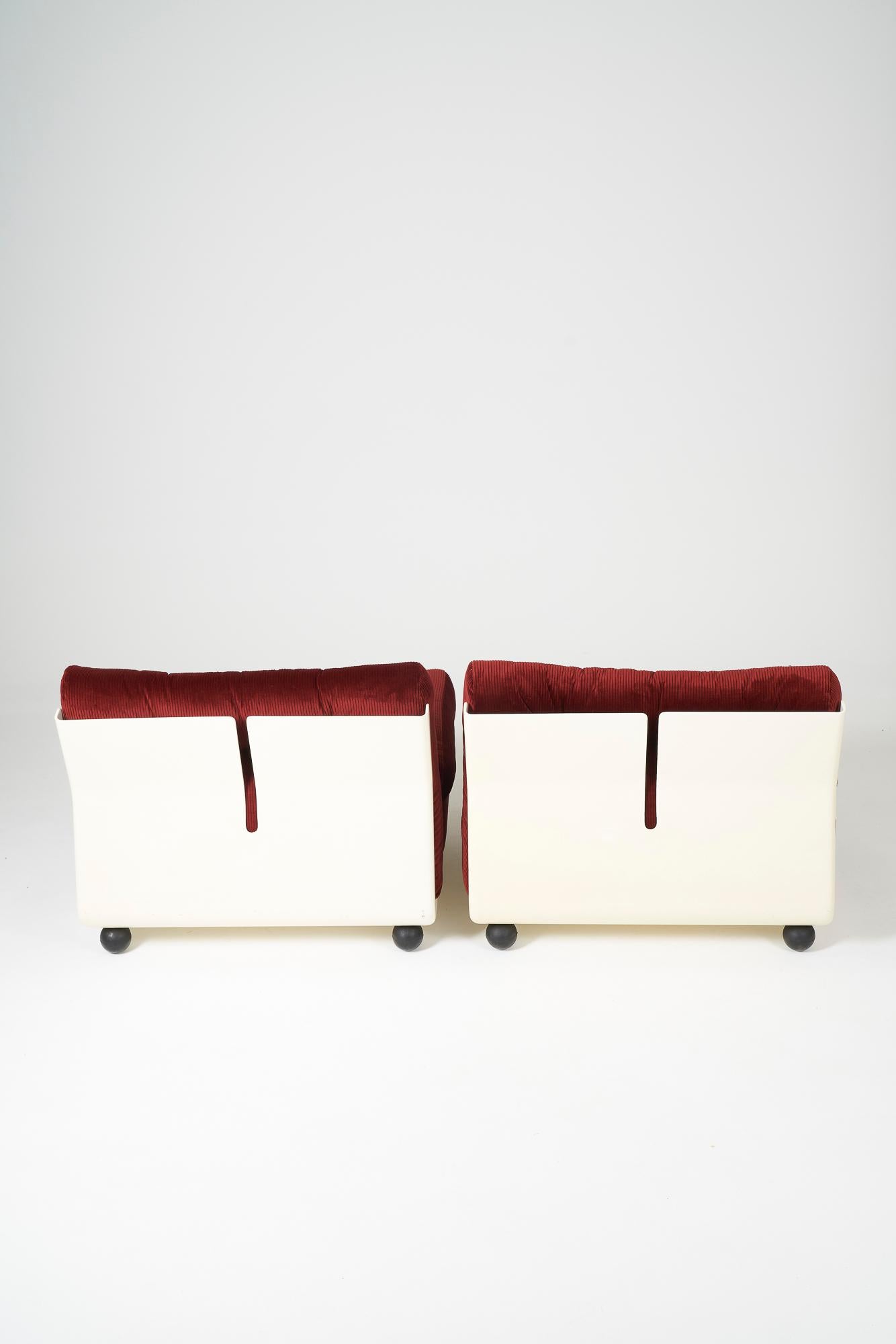 20th Century Pair of velvet armchairs 'Amanta' by Mario Bellini, 1970s