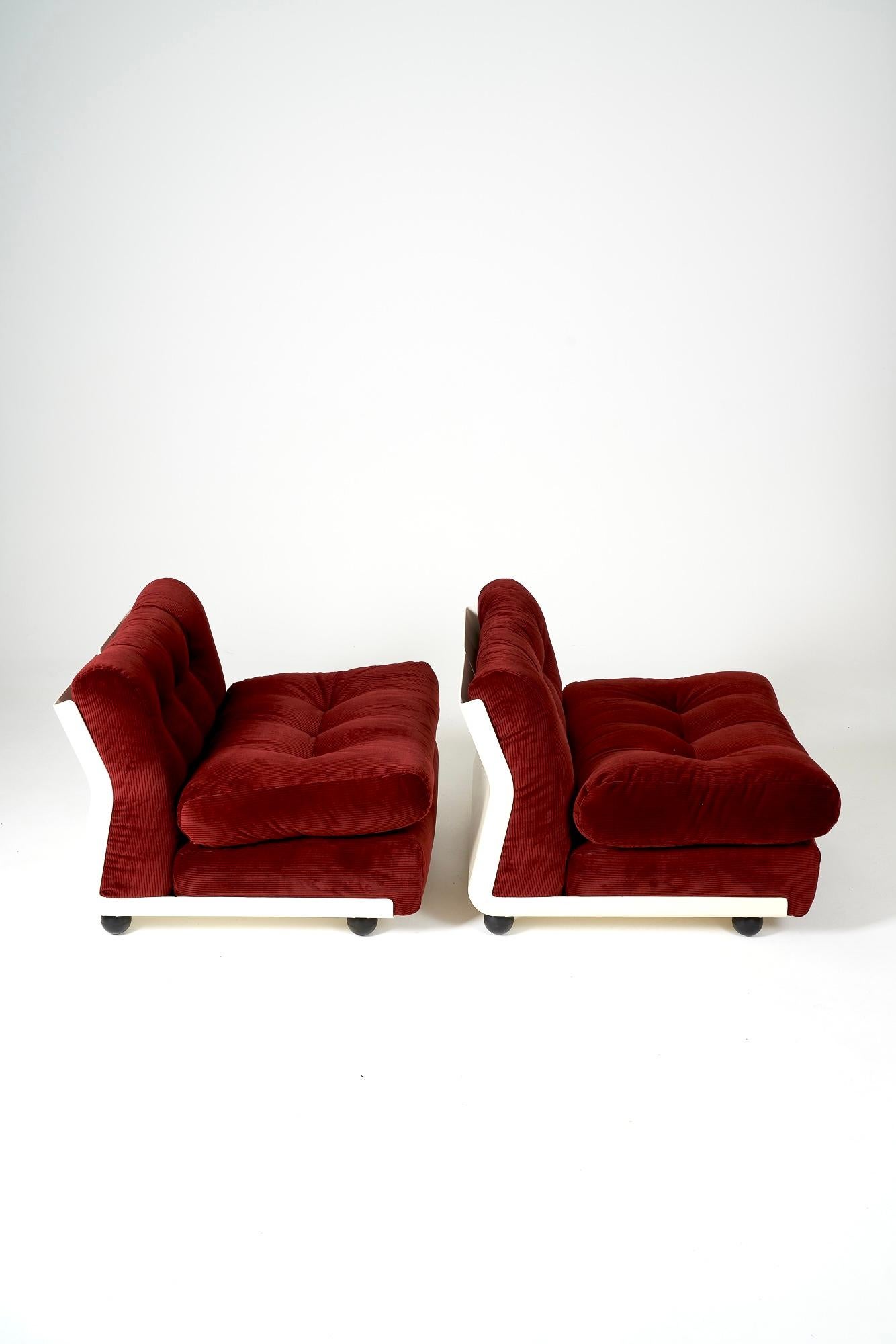 Velvet Pair of velvet armchairs 'Amanta' by Mario Bellini, 1970s
