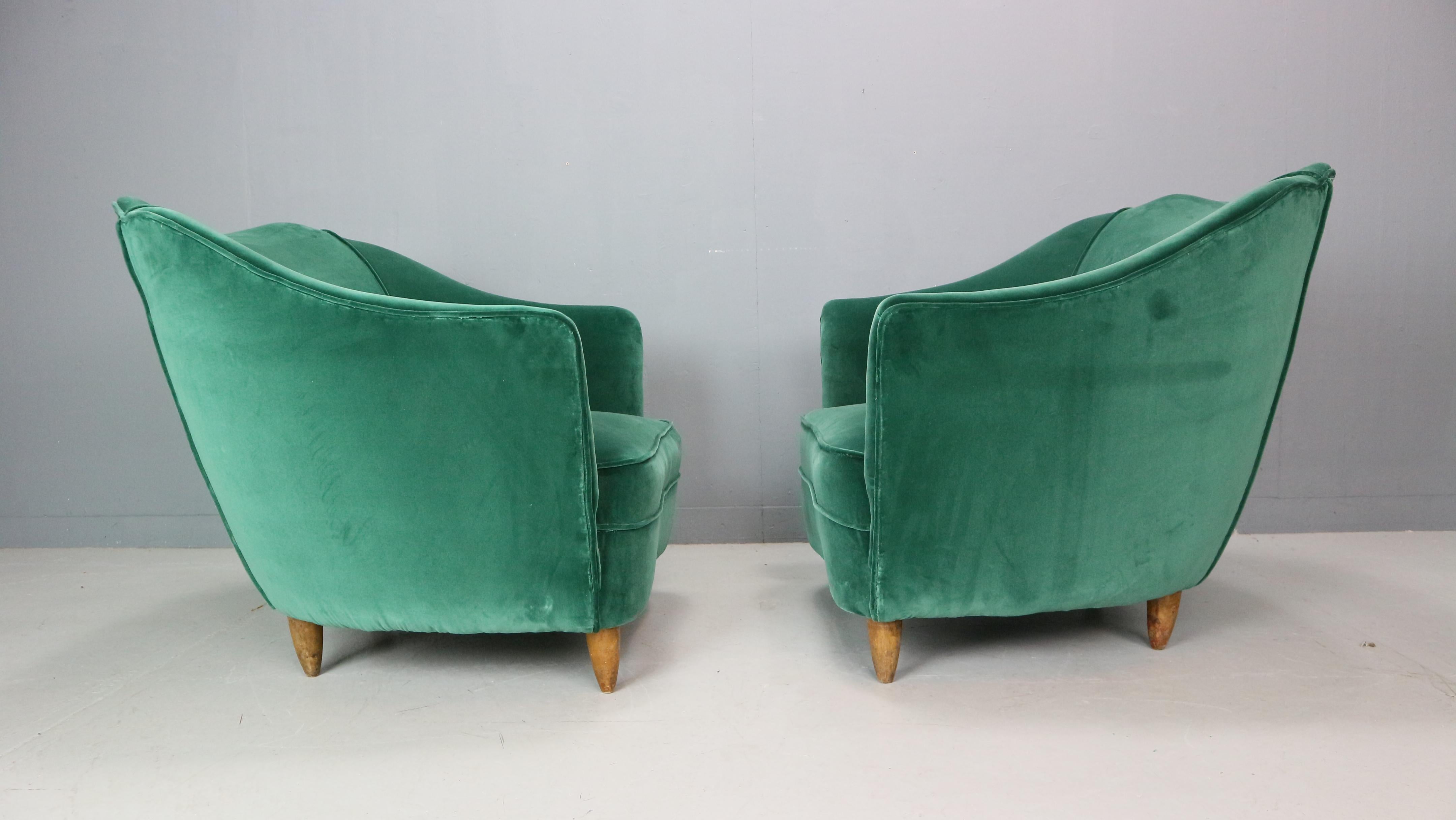 Pair of velvet armchairs in the style of Gio Ponti, Italy 1940s For Sale 3