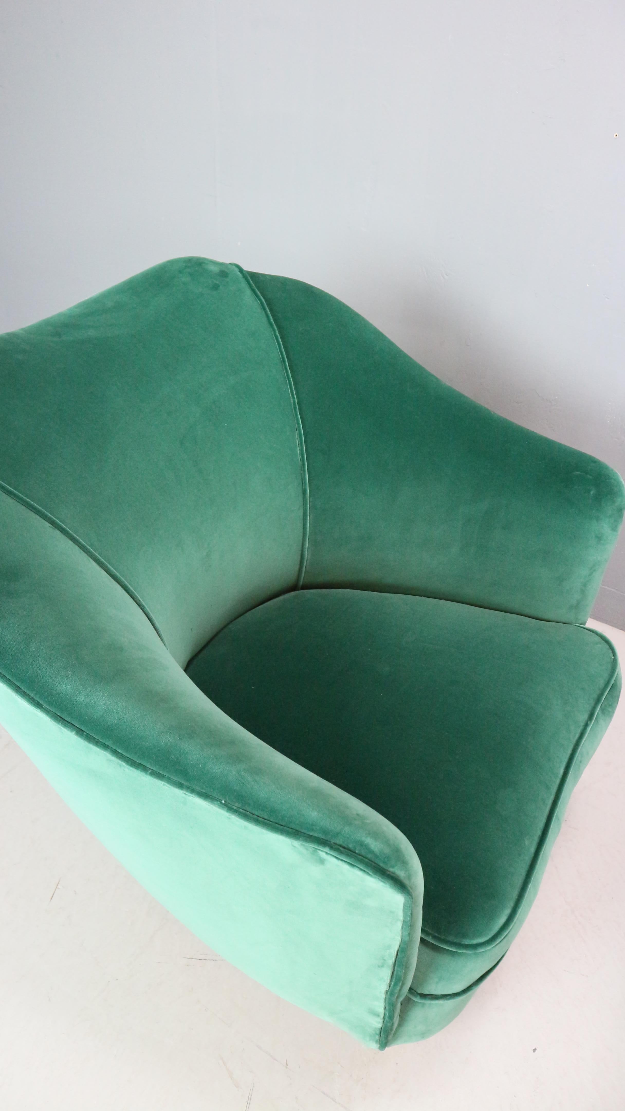 Pair of velvet armchairs in the style of Gio Ponti, Italy 1940s For Sale 4