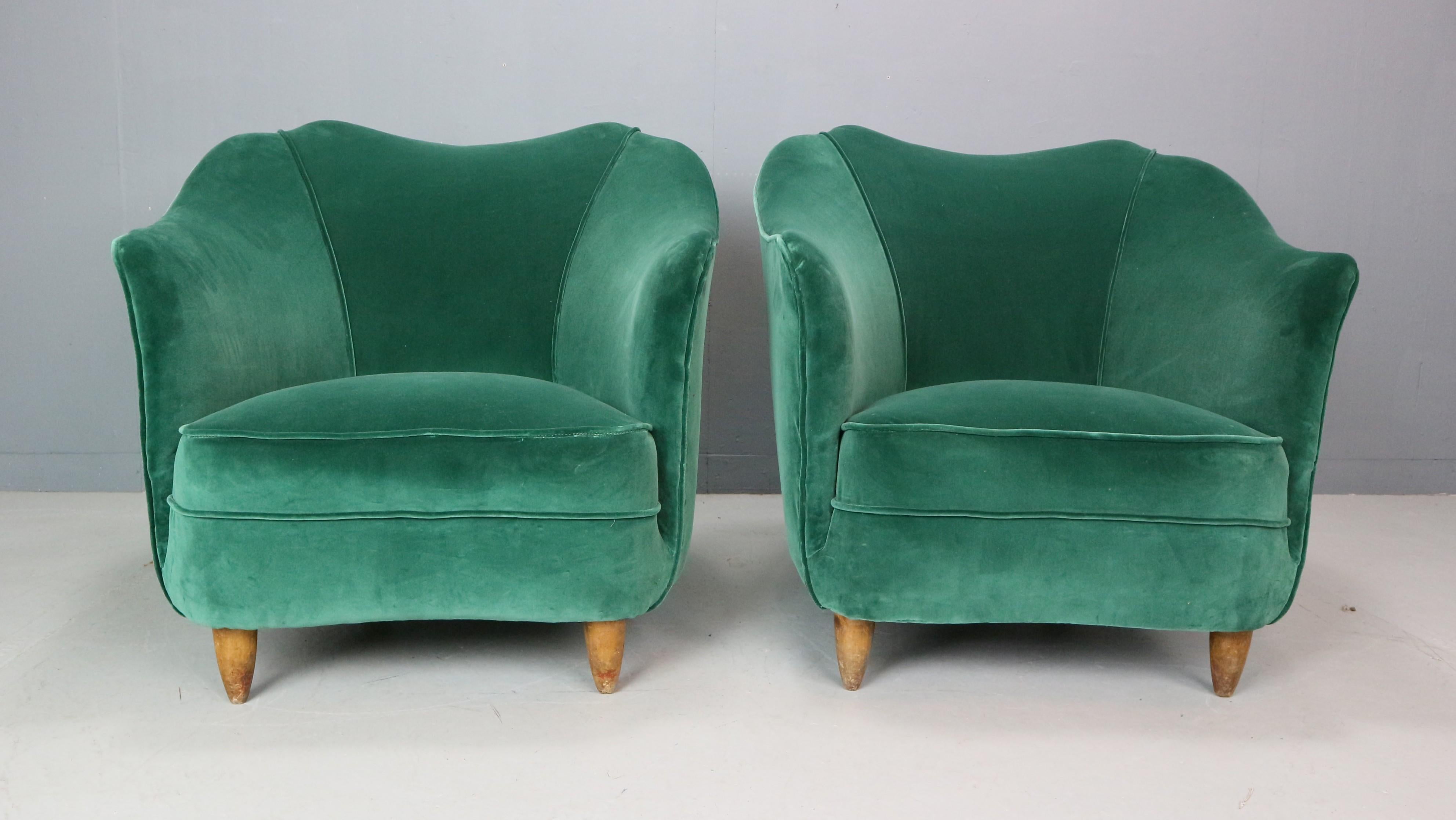 Pair of velvet armchairs in the style of Gio Ponti, Italy 1940s For Sale 5