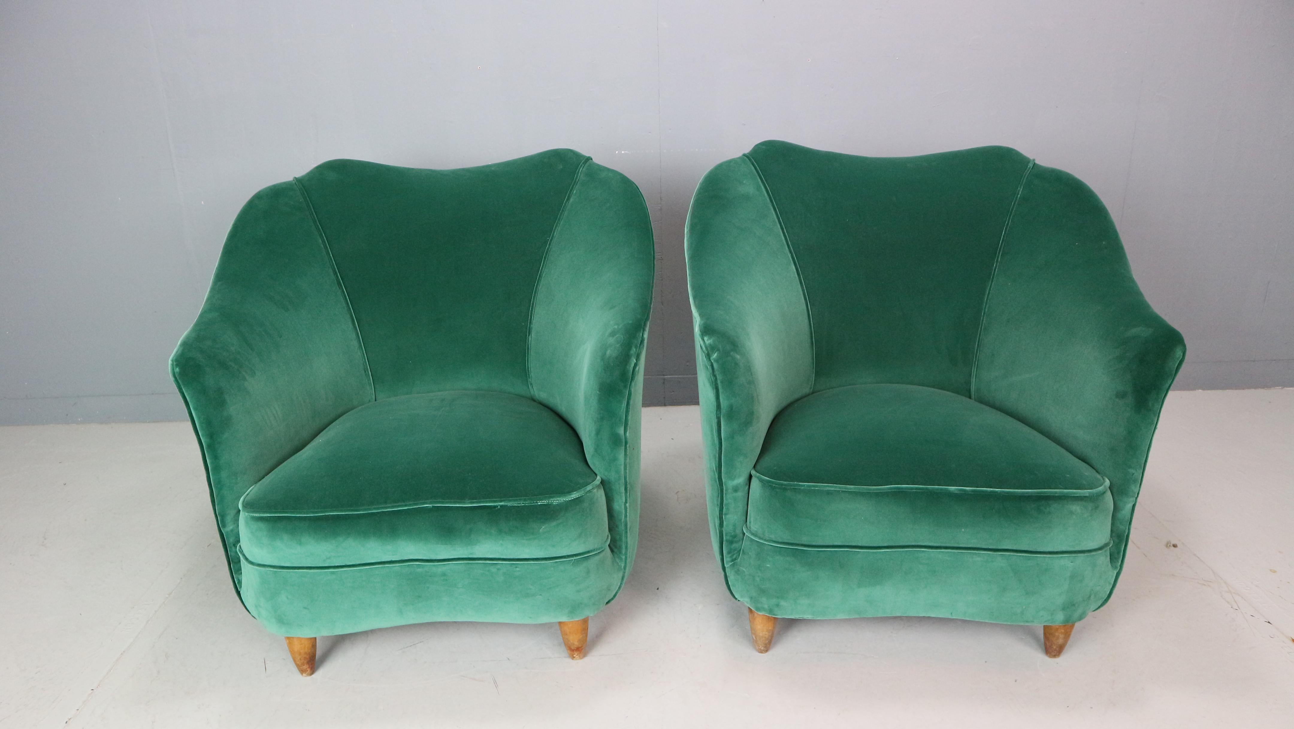 Pair of velvet armchairs in the style of Gio Ponti, Italy 1940s For Sale 6