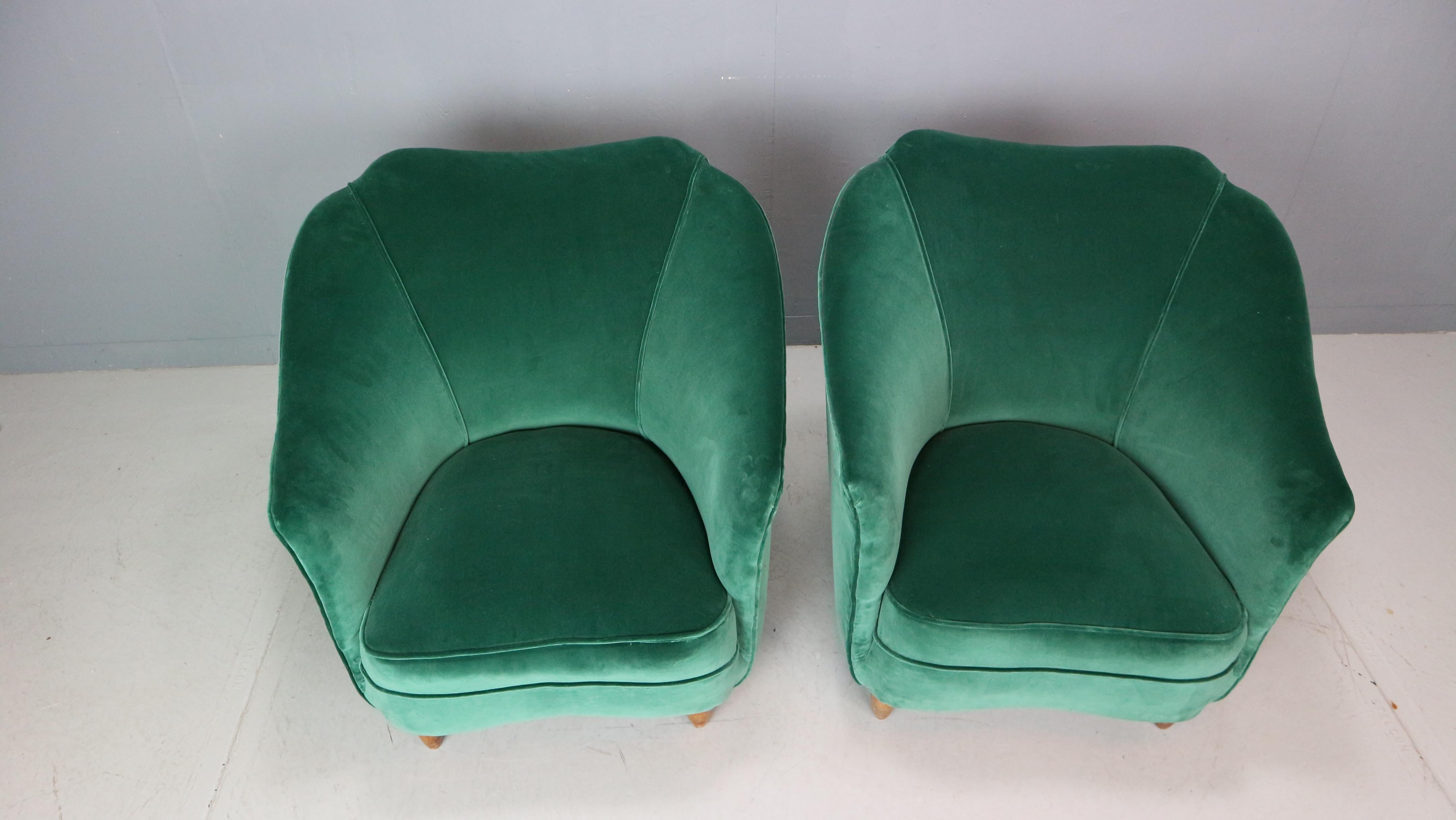 Pair of velvet armchairs in the style of Gio Ponti, Italy 1940s For Sale 7