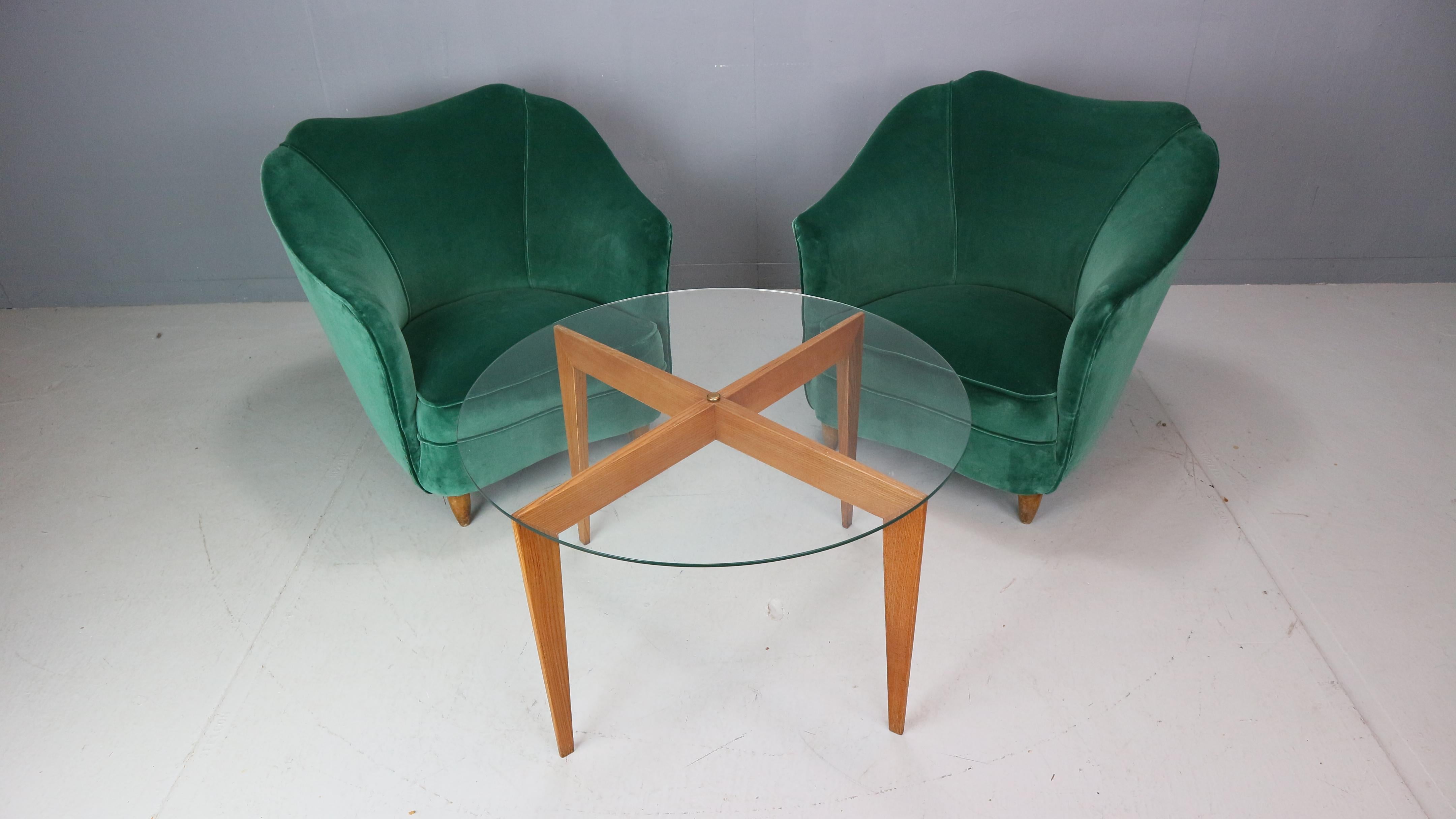 In the style of Gio Ponti For Casa E Giardino Midcentury Armchairs in cotton green velvet upholstery Italy 1940s

These elegant pair of mid century Italian armchairs are not only comfortable but also incredibly elegant. Their unique design features