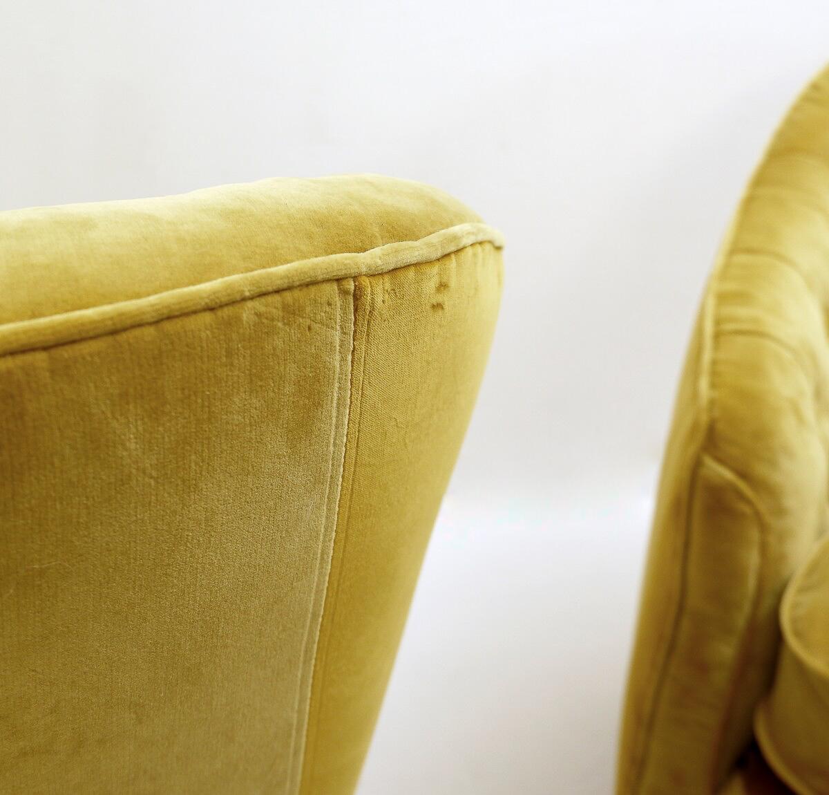  Pair of Velvet Armchairs in the style of Gio Ponti, Italy, 1950s For Sale 5