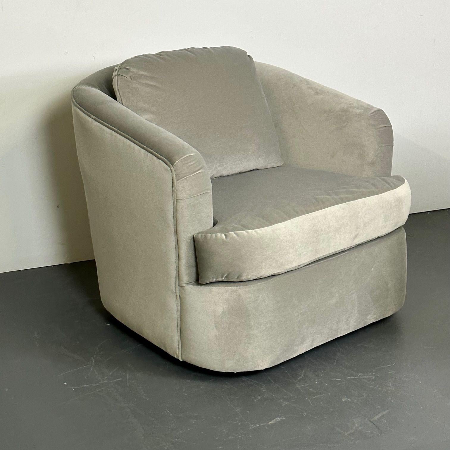 Pair of Velvet Mid-Century Modern Milo Baughman Style Swivel / Lounge Chairs For Sale 5