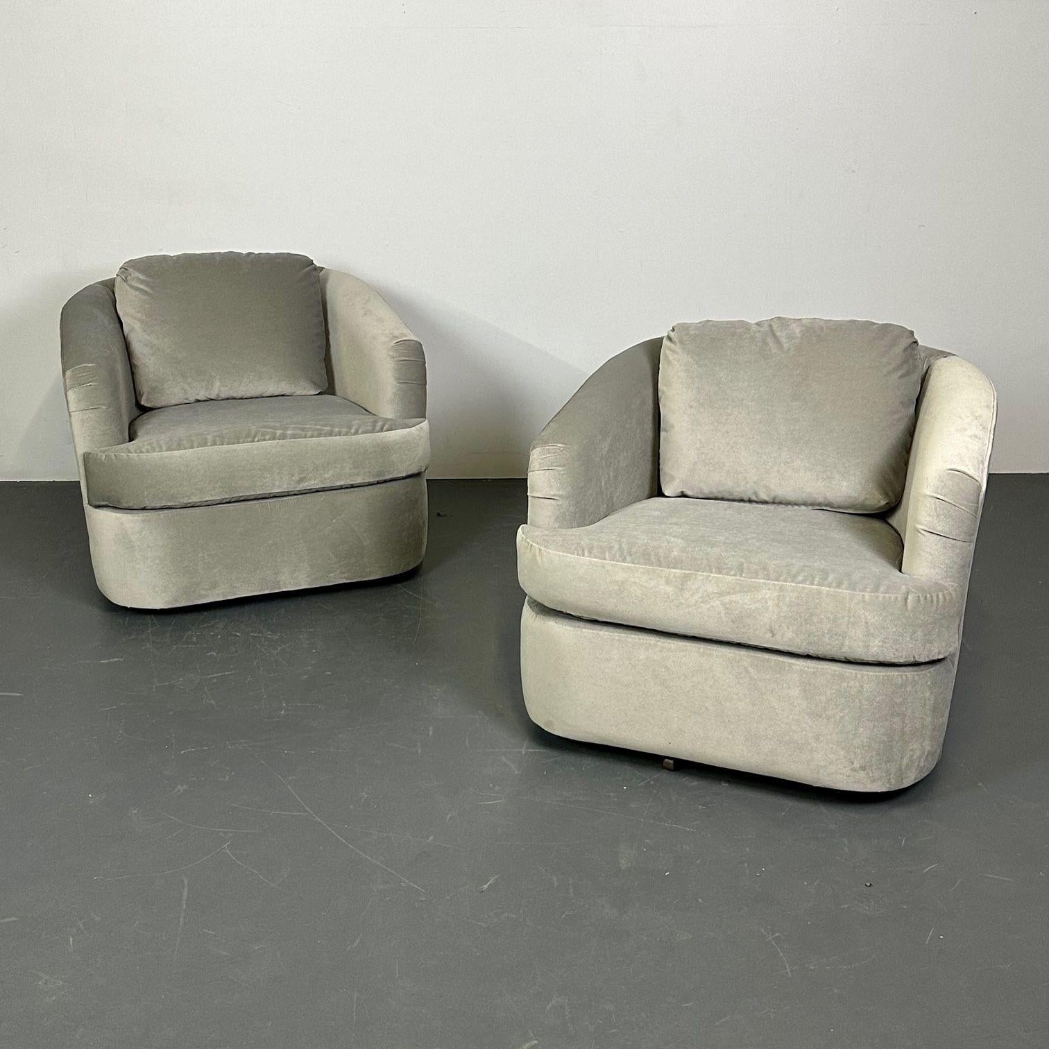 American Pair of Velvet Mid-Century Modern Milo Baughman Style Swivel / Lounge Chairs For Sale
