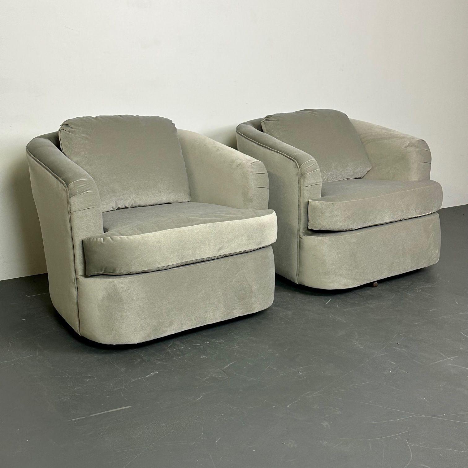Pair of Velvet Mid-Century Modern Milo Baughman Style Swivel / Lounge Chairs In Good Condition For Sale In Stamford, CT
