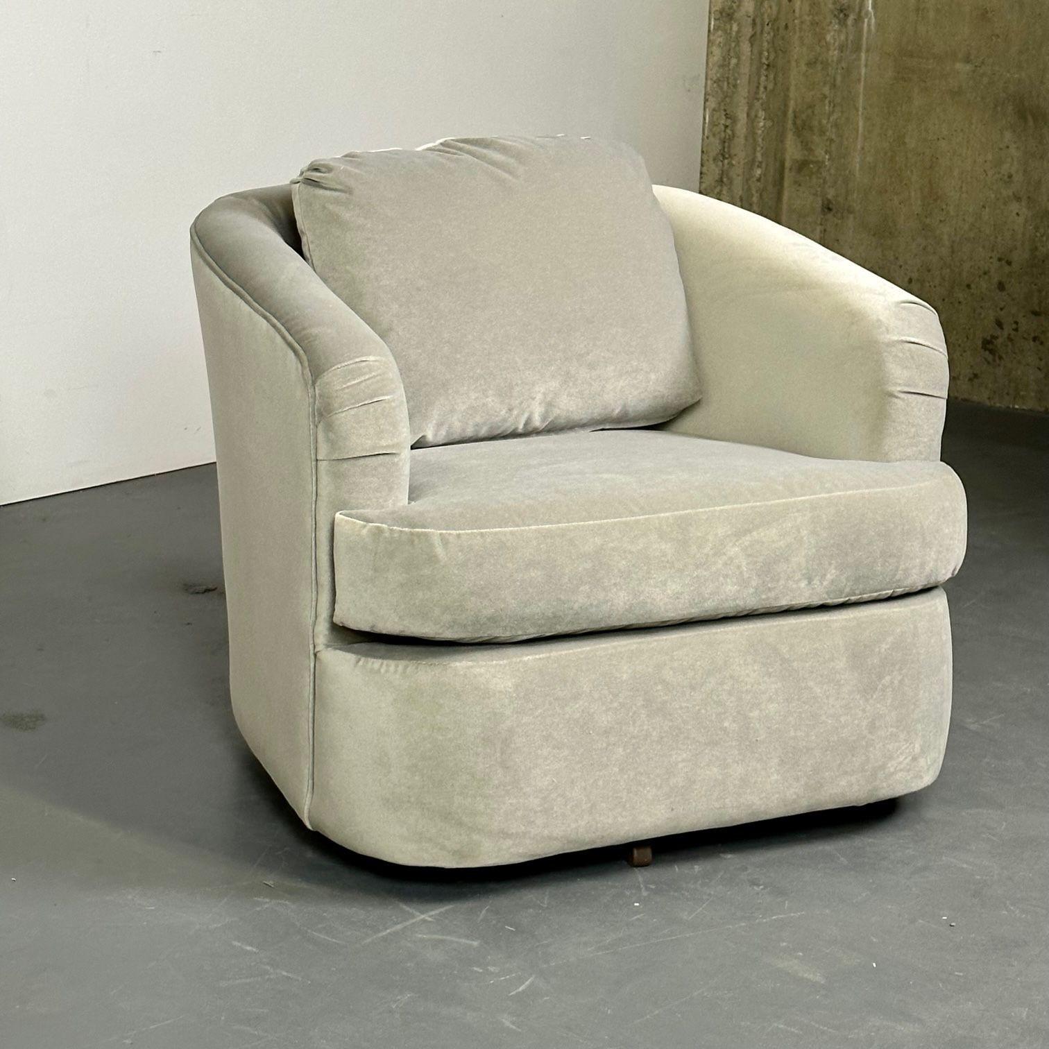 Pair of Velvet Mid-Century Modern Milo Baughman Style Swivel / Lounge Chairs For Sale 4