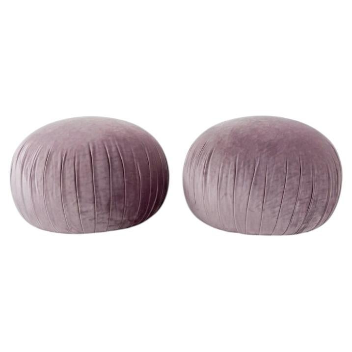 Paire de poufs en velours par Directional