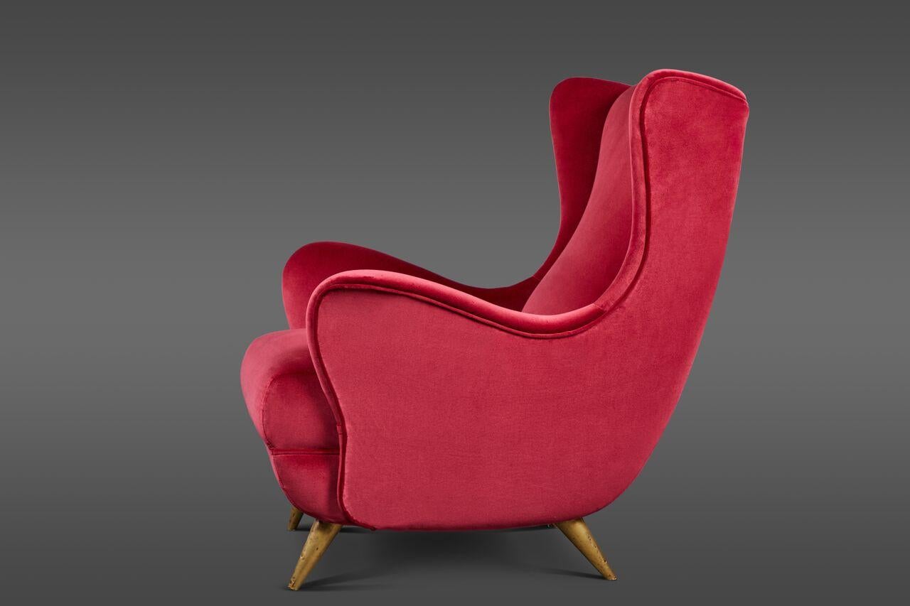 20th Century Pair of Velvet Wingback Italian Lounge Chairs in the Manner of Gio Ponti For Sale