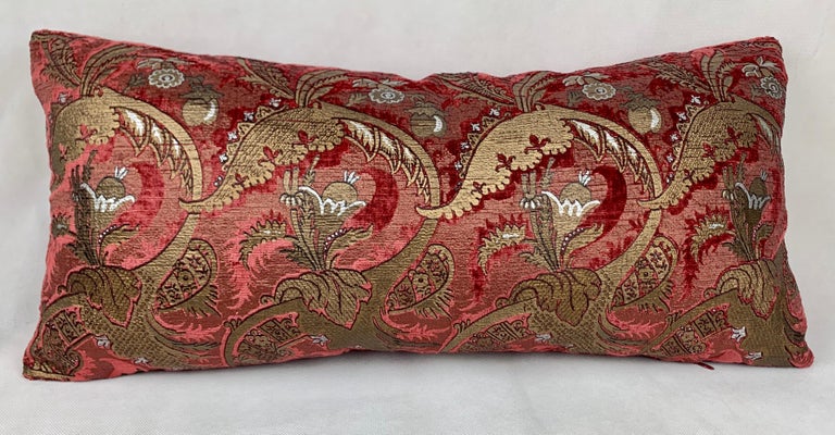 A Pair of The Bizarre Pattern Oblong Velvet Cushions by Venetia Studium/Fortuny  In Good Condition For Sale In West Palm Beach, FL