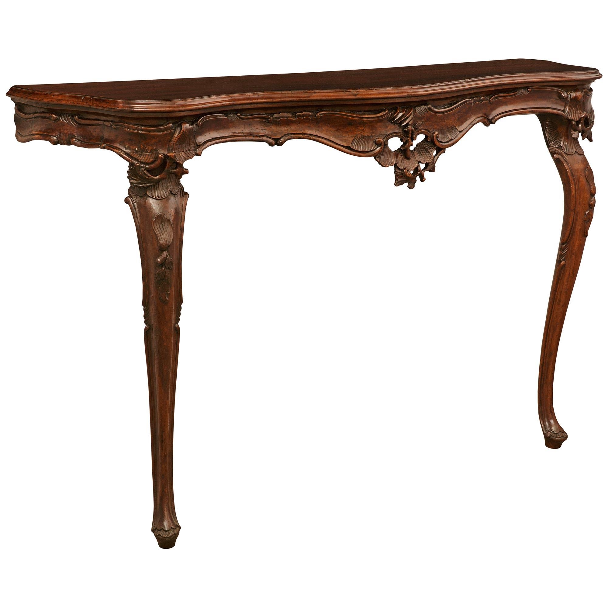Paar venezianische Konsolen aus Nussbaum im Stil Louis XV des 19. (Louis XV.) im Angebot
