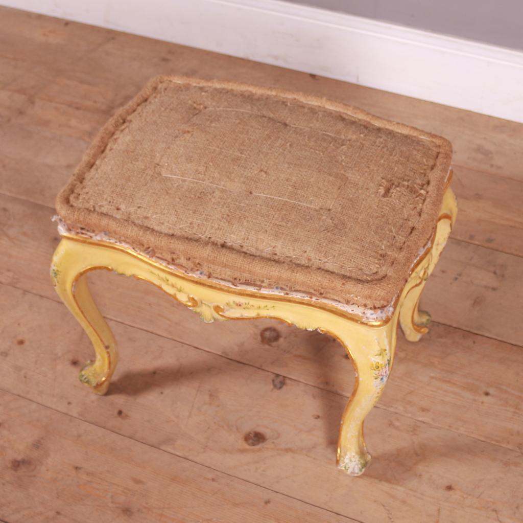 Paire de fauteuils et tabourets vénitiens en vente 8