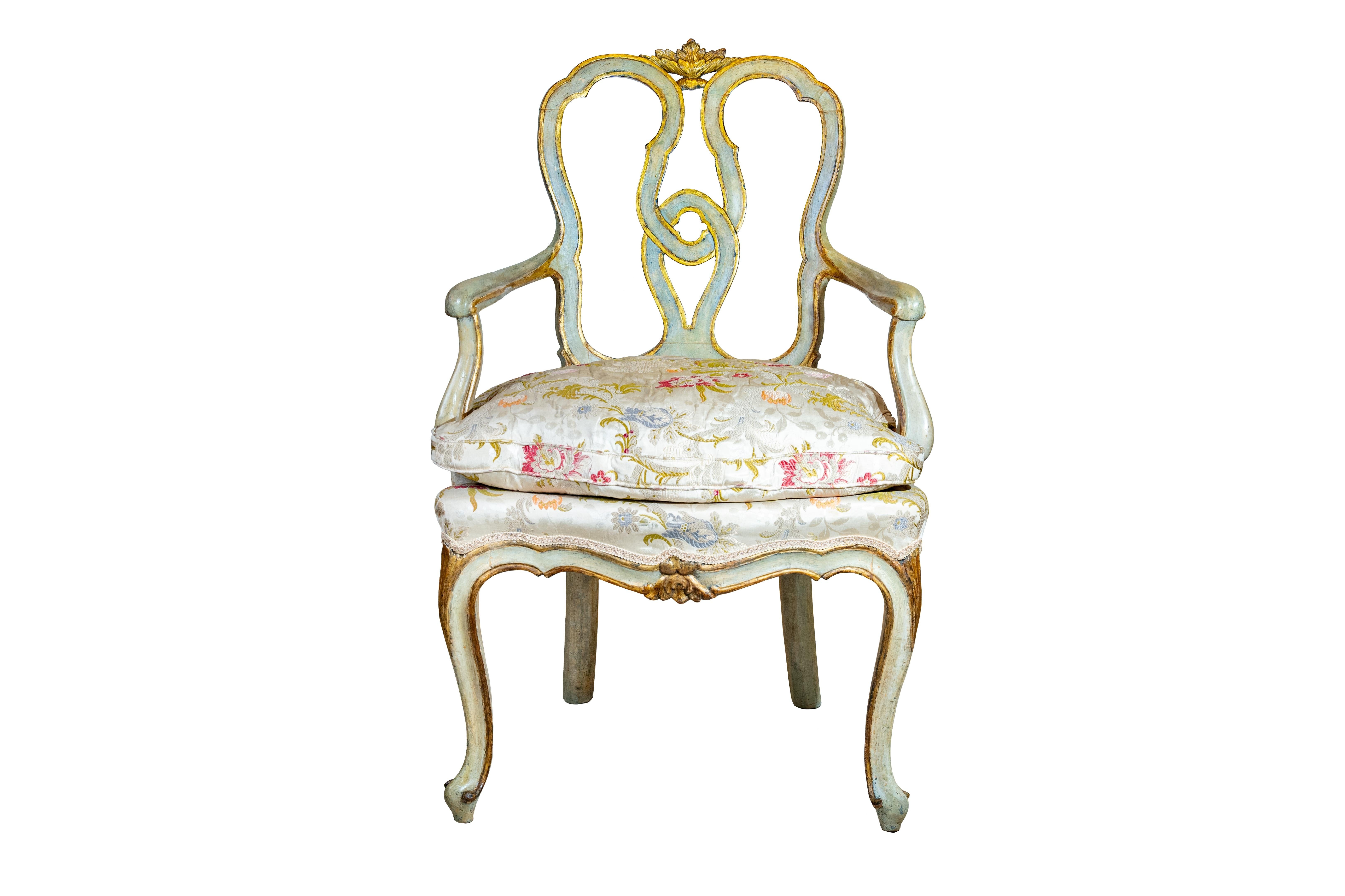 Louis XV Paire de fauteuils vénitiens en bois laqué et doré, 18ème siècle en vente