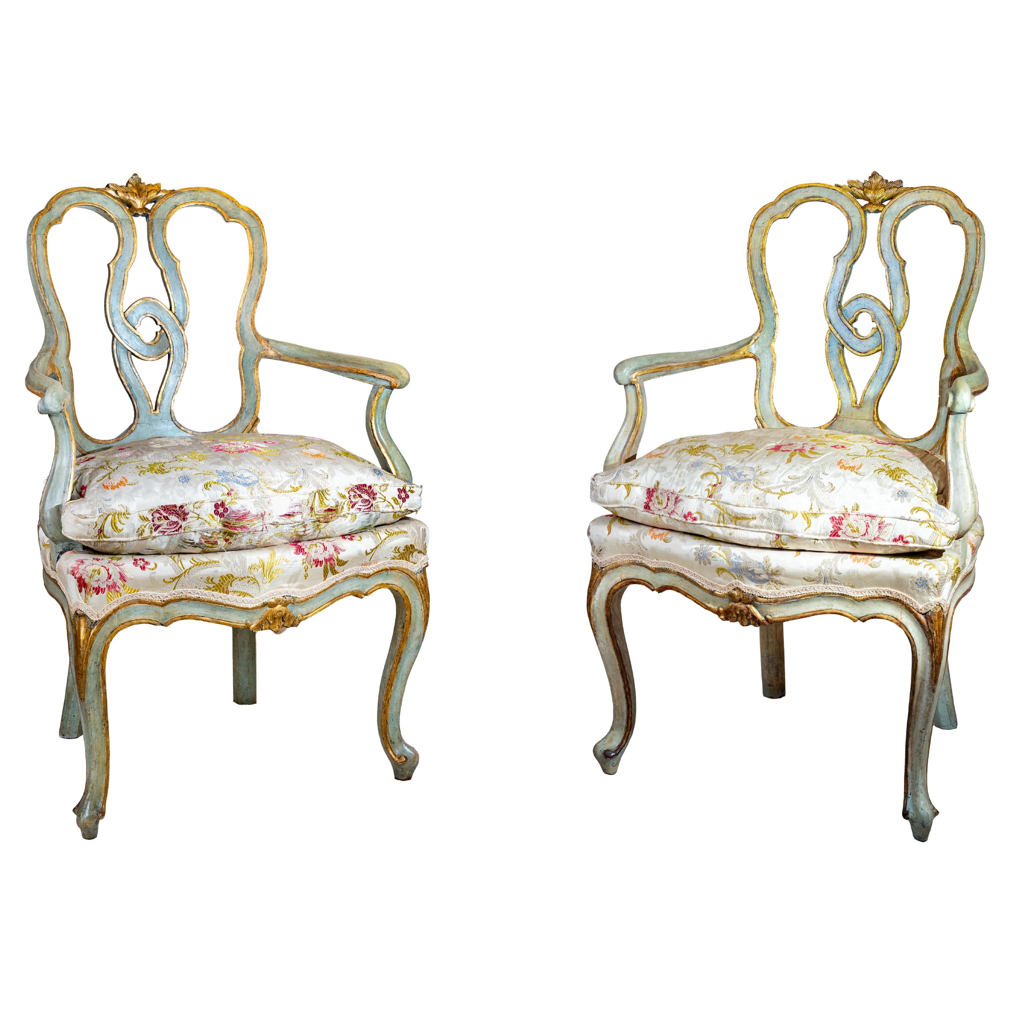 Paire de fauteuils vénitiens en bois laqué et doré, 18ème siècle en vente