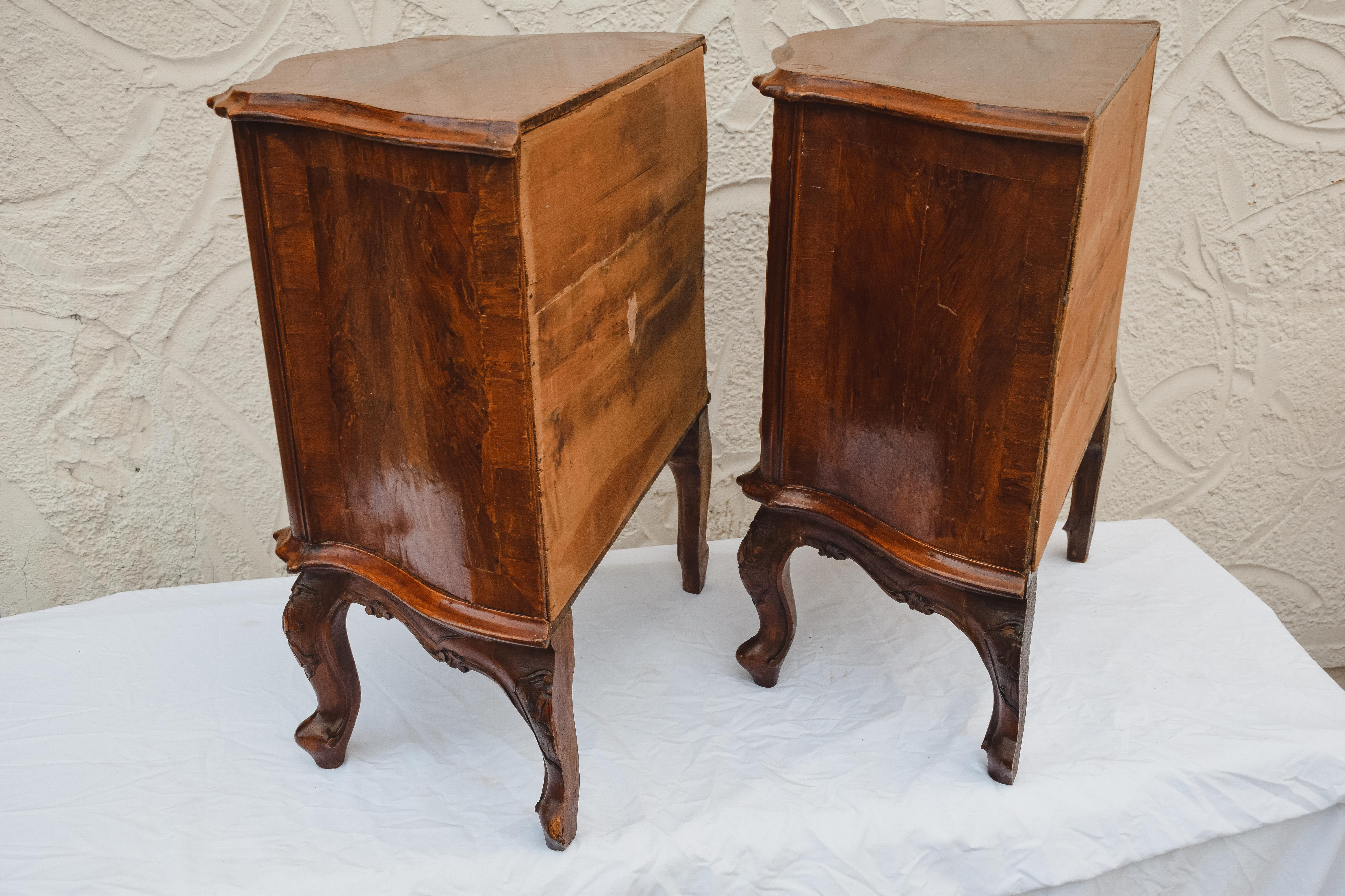 Pair of Venetian Bedside Tables In Good Condition For Sale In Houston, TX