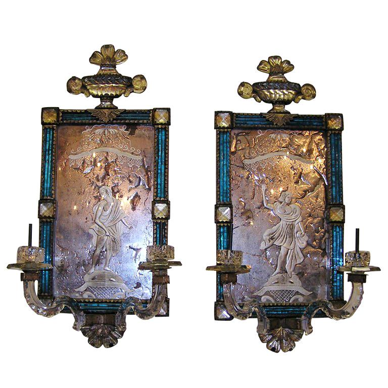 Paar venezianische kobaltblaue und figürlich geätzte Wandleuchter. Um 1700