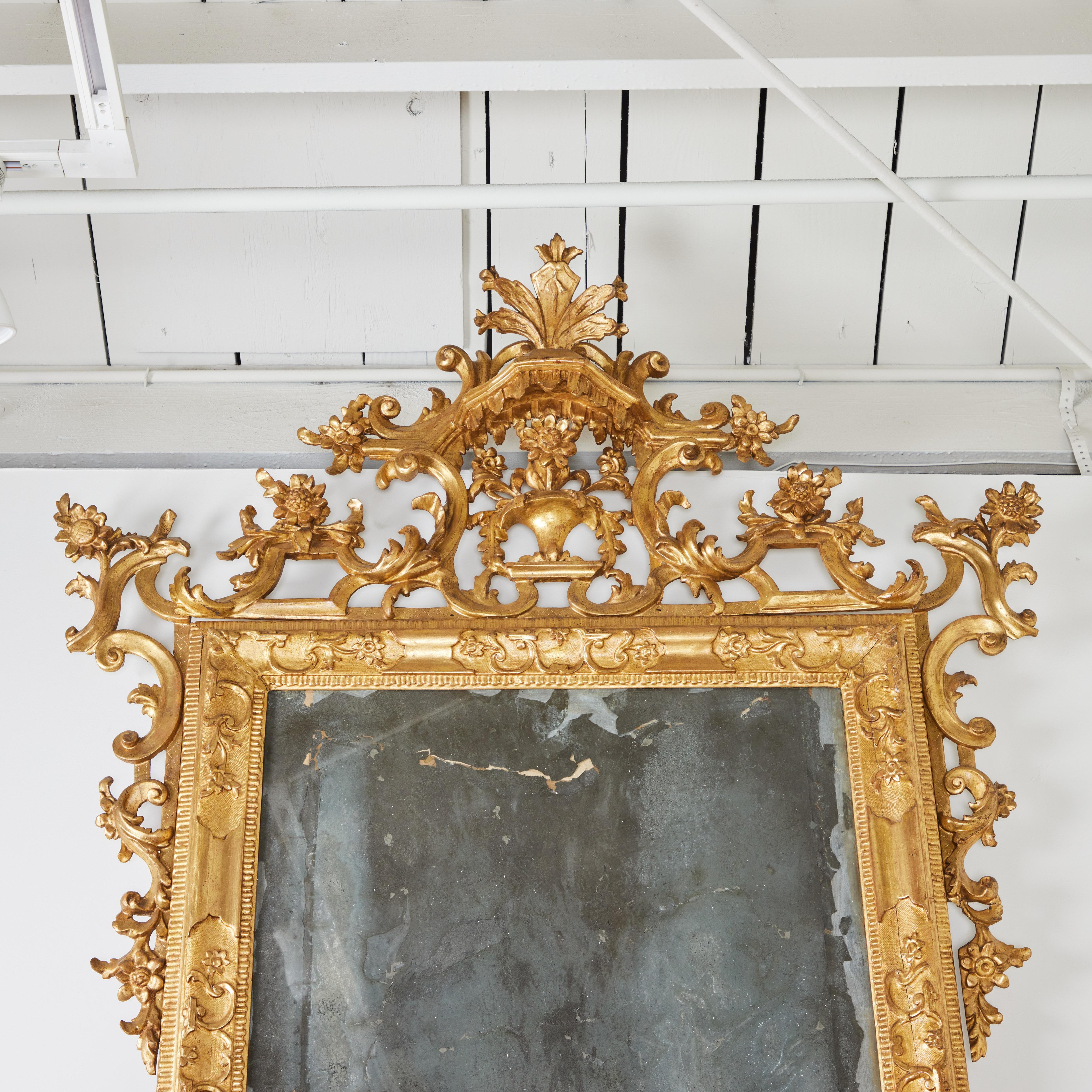Pair of Venetian Gilded Chinoiserie Style Mirros For Sale 5