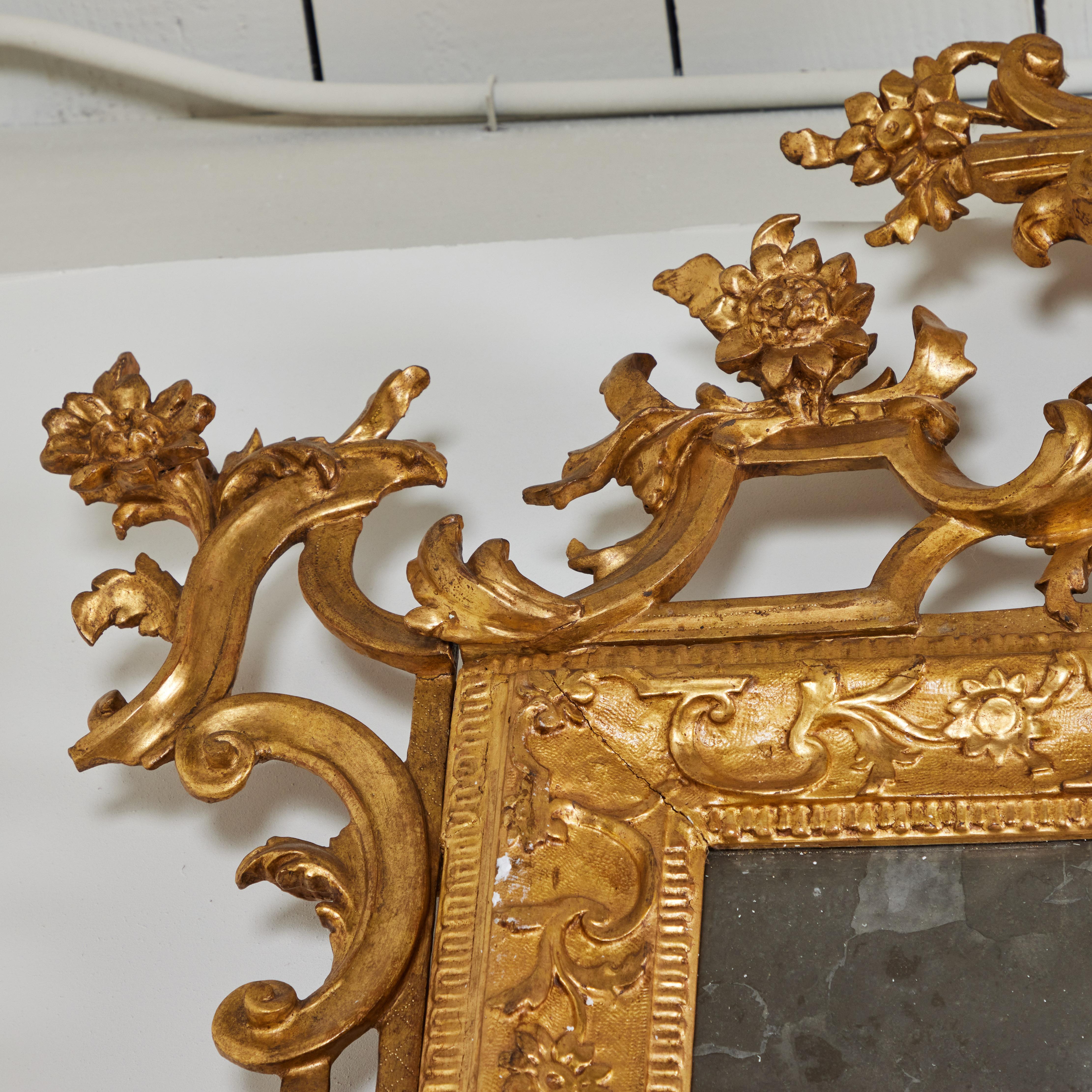 Hand-Carved Pair of Venetian Gilded Chinoiserie Style Mirros For Sale