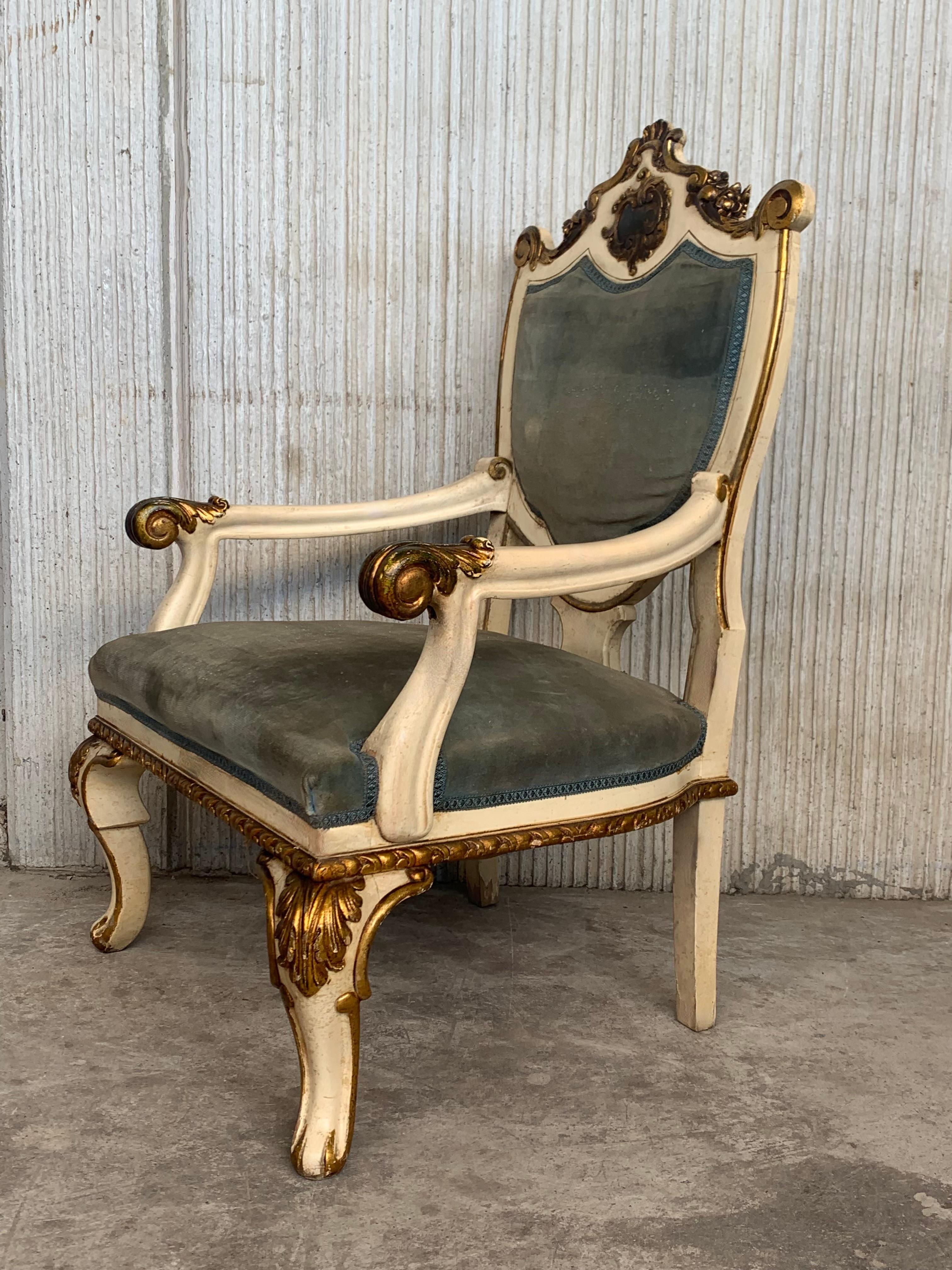 Paar venezianische handbemalte Sessel in weißer antiker Malerei und Vergoldung 
Grüner Samt in Rückenlehne und Sitzen
Schöne Handmalereien auf beiden Rückseiten.