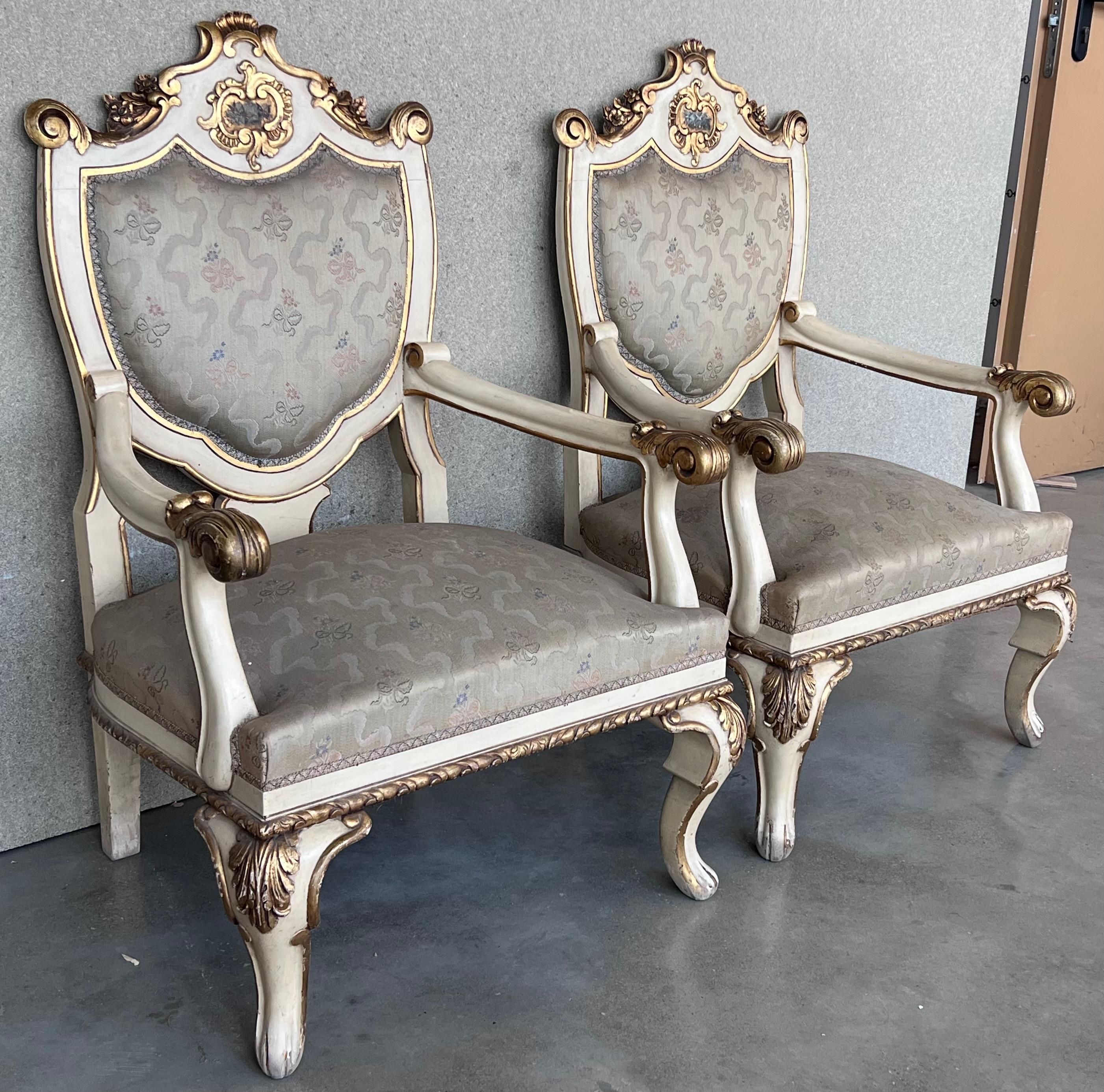 Italian Pair of Venetian Hand Painted Armchairs in White Antique Painting and Giltwood For Sale
