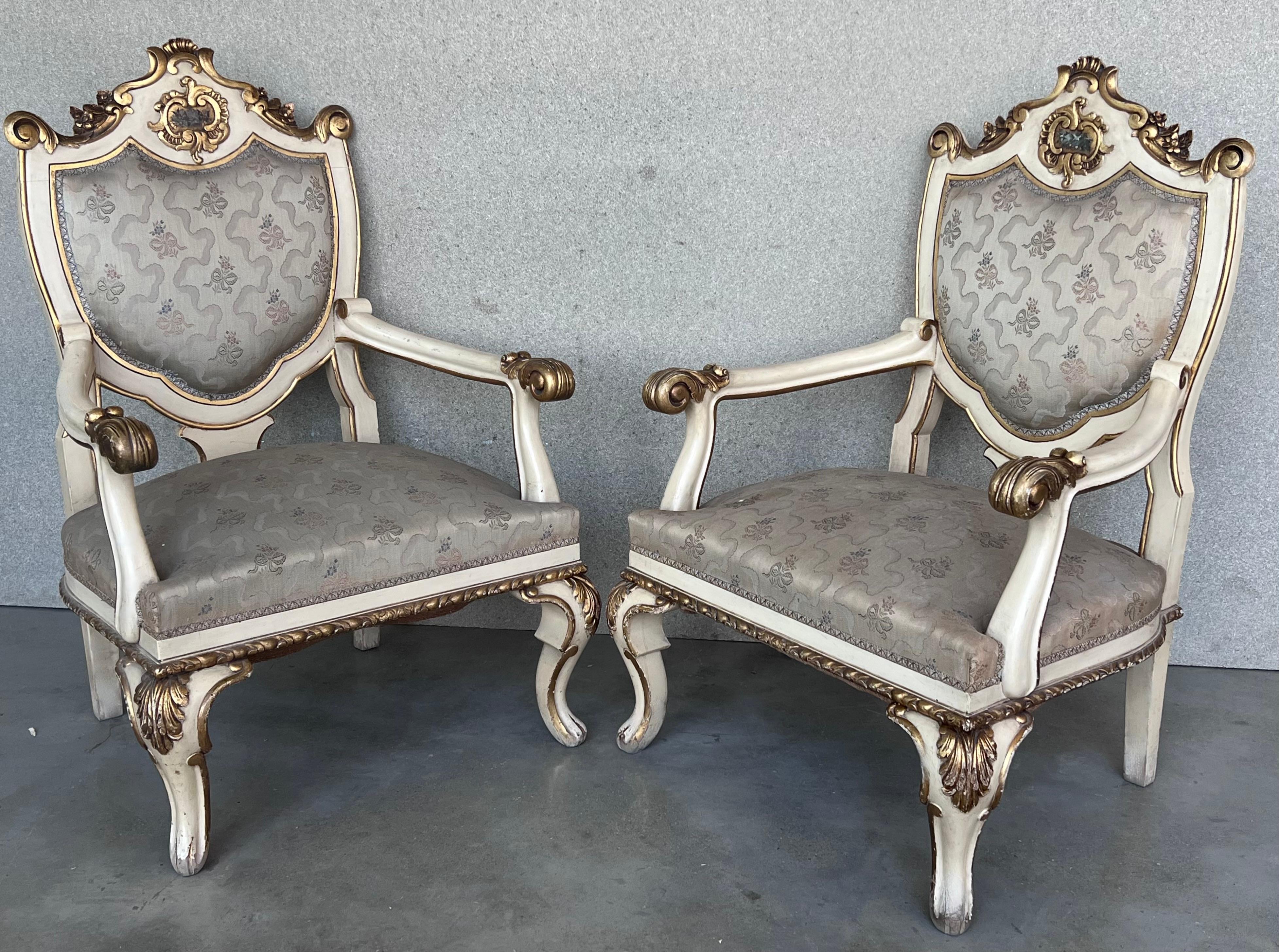 Paar venezianische handbemalte Sessel in weißer antiker Bemalung und vergoldetem Holz im Zustand „Gut“ im Angebot in Miami, FL