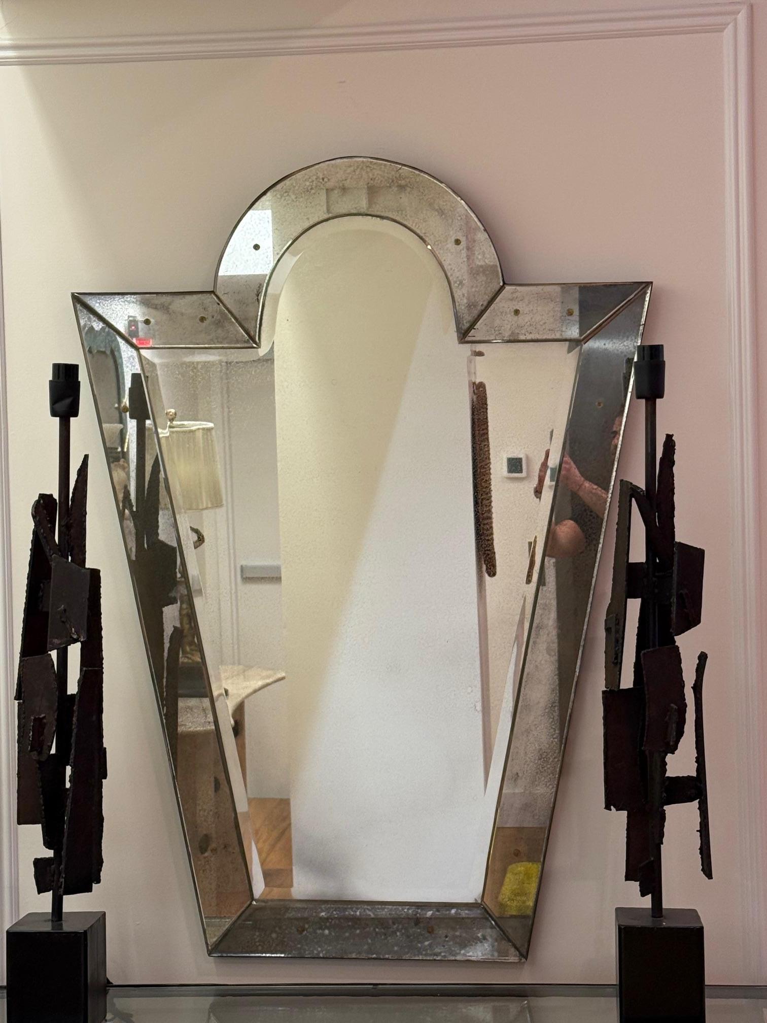 Art Deco Pair of Venetian 'Key Hole' Shaped Beveled Glass Mirrors Hollywood Regency Style For Sale