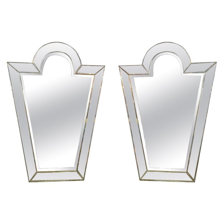 Pareja de espejos venecianos de cristal biselado con forma de "ojo de cerradura" Estilo Hollywood Regency en venta