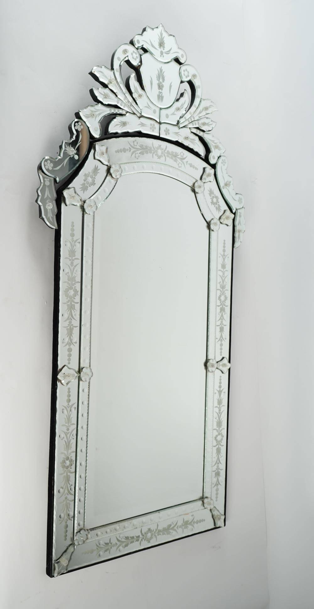 Pair of Venetian mirror of the 20th century. Glass is etched and bevelled.